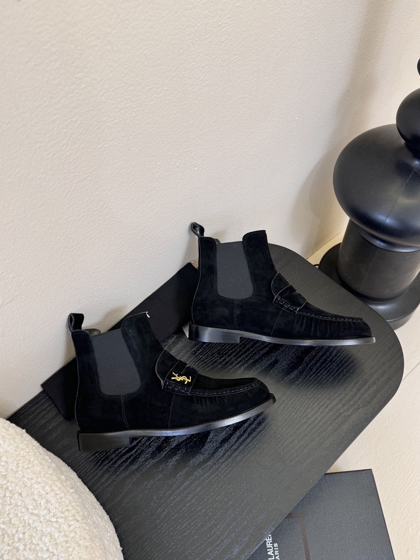 Saint Laurent圣罗兰秋冬最新款短靴 超级超级无敌火爆的一个款这款我们家每个版面的五金扣都要开