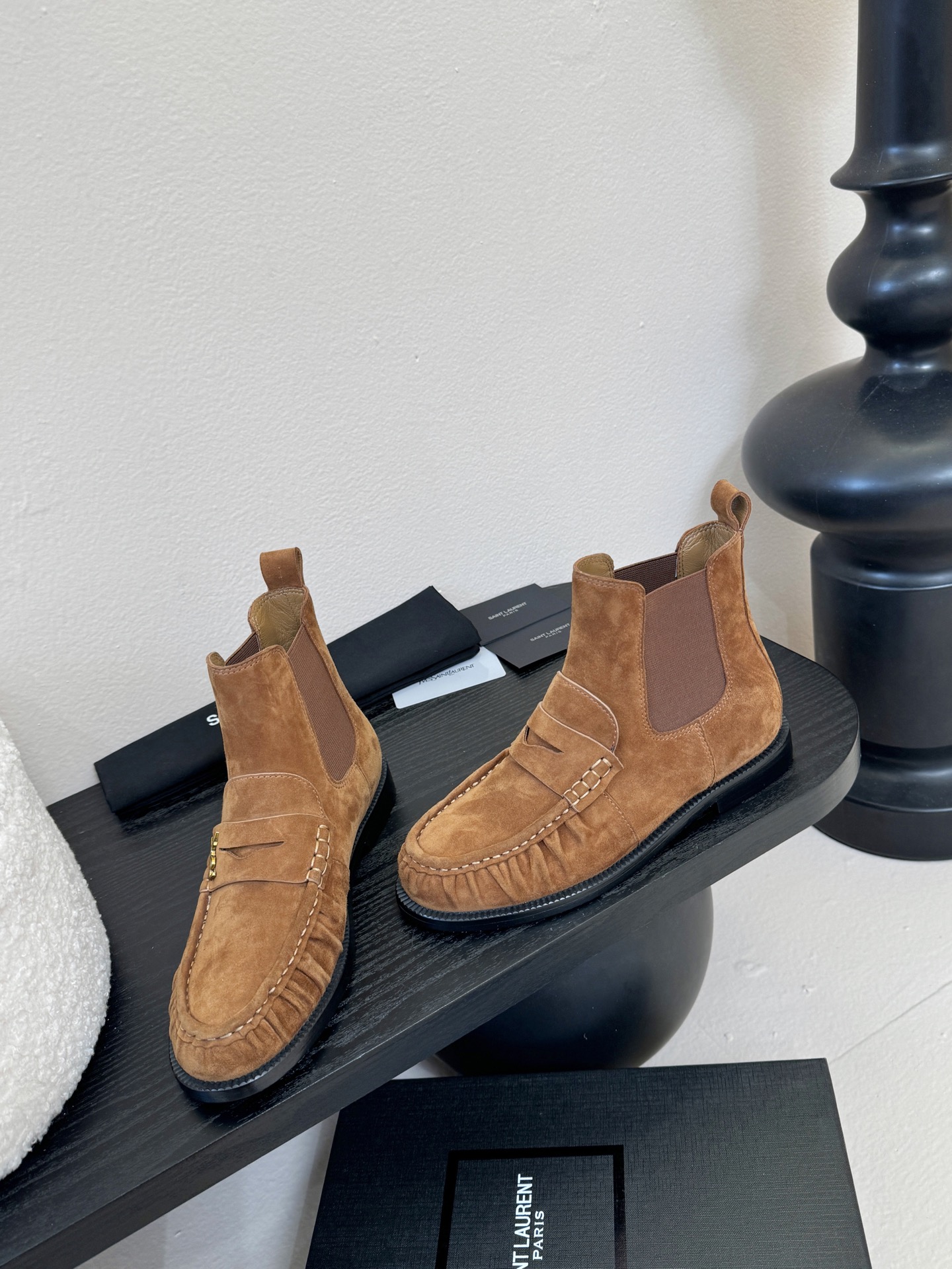 Saint Laurent圣罗兰秋冬最新款短靴 超级超级无敌火爆的一个款这款我们家每个版面的五金扣都要开