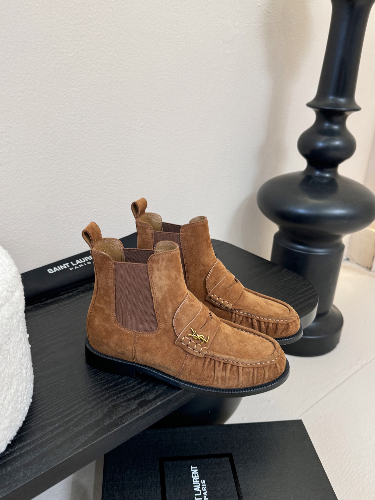 Saint Laurent圣罗兰秋冬最新款短靴 超级超级无敌火爆的一个款这款我们家每个版面的五金扣都要开