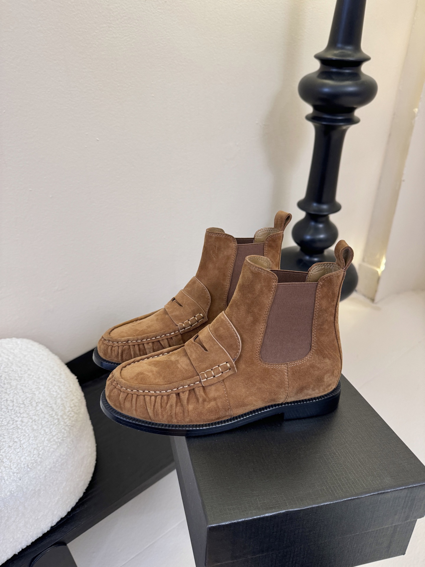 Saint Laurent圣罗兰秋冬最新款短靴 超级超级无敌火爆的一个款这款我们家每个版面的五金扣都要开