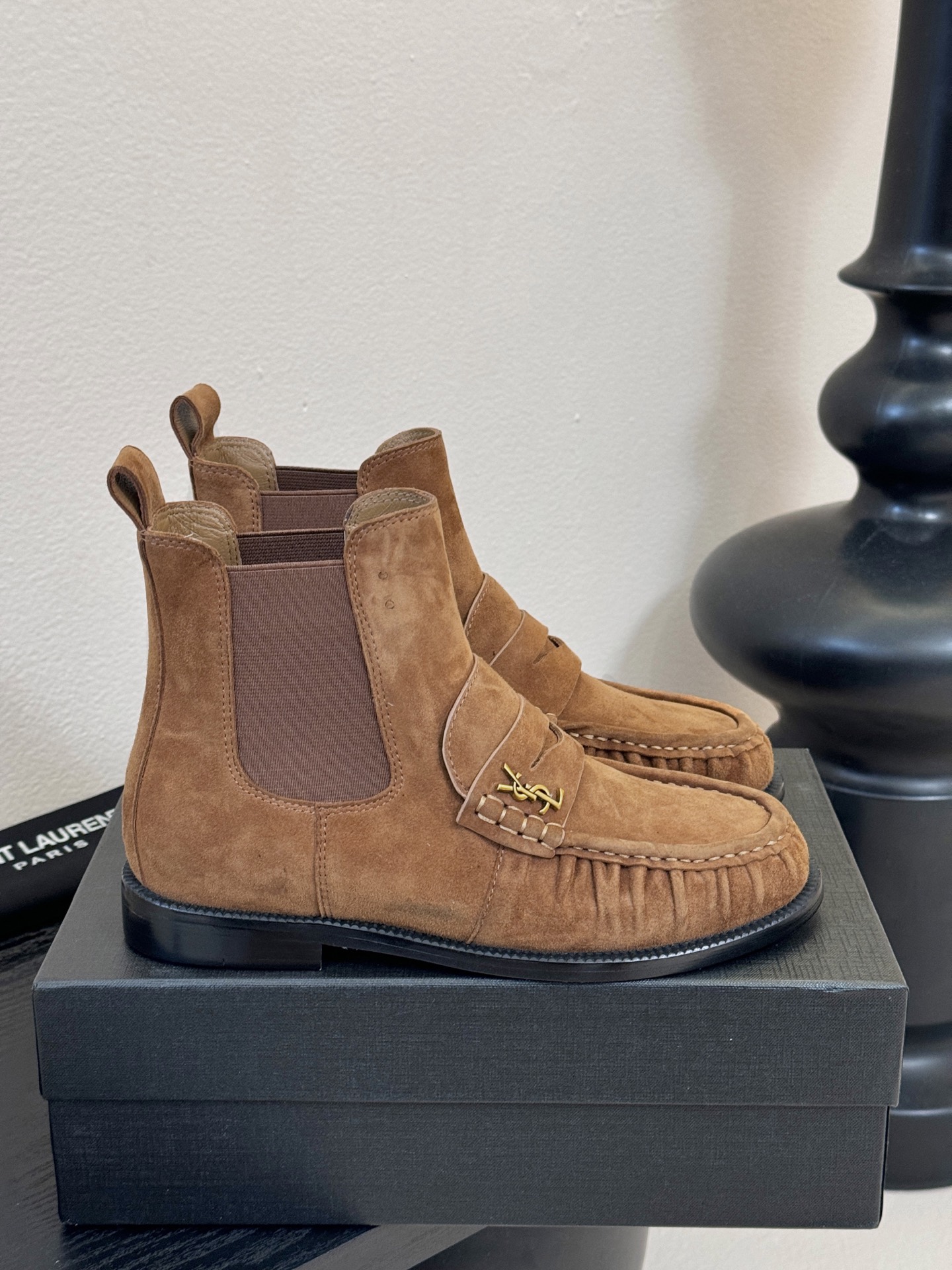 Saint Laurent圣罗兰秋冬最新款短靴 超级超级无敌火爆的一个款这款我们家每个版面的五金扣都要开