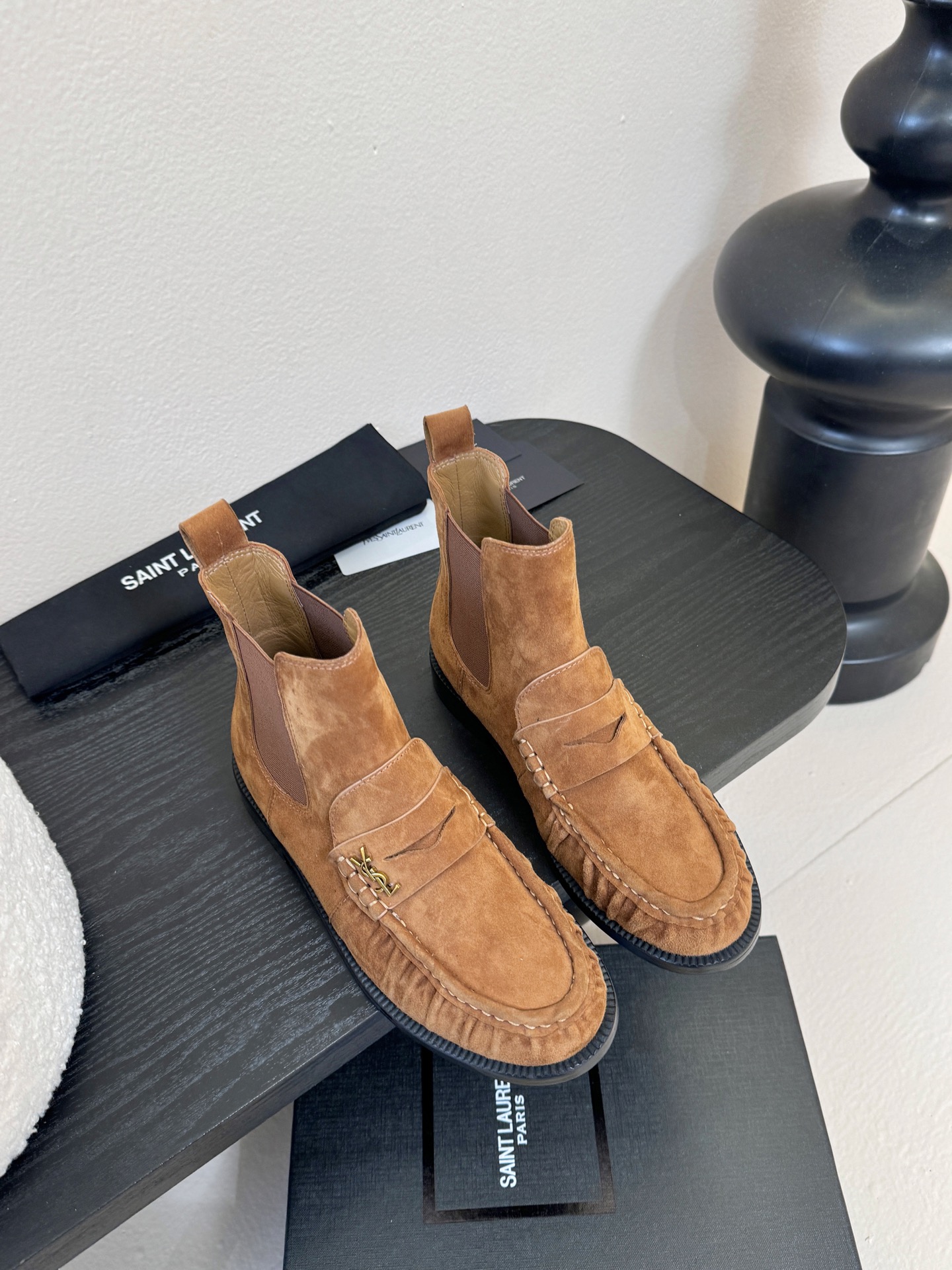 Saint Laurent圣罗兰秋冬最新款短靴 超级超级无敌火爆的一个款这款我们家每个版面的五金扣都要开