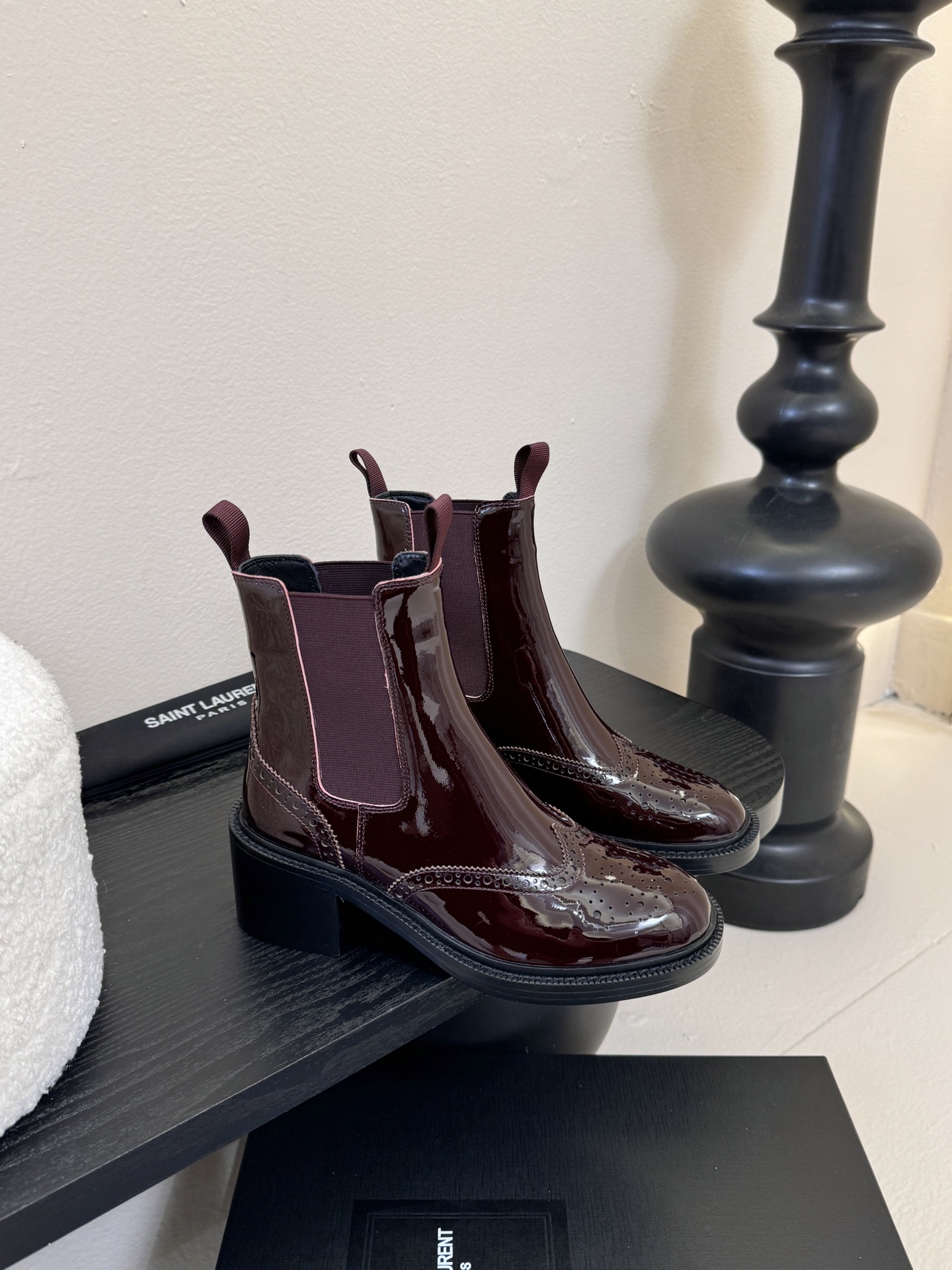 Saint Laurent圣罗兰秋冬最新款布洛克短靴 超多明星时尚博主种草 大小质感与原版完全一致✔️鞋