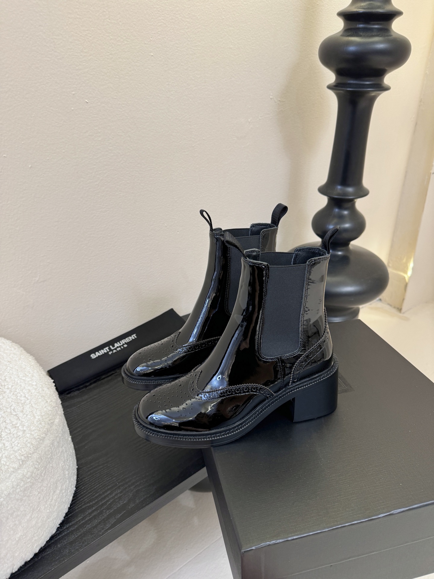 Saint Laurent圣罗兰秋冬最新款布洛克短靴 超多明星时尚博主种草 大小质感与原版完全一致✔️鞋