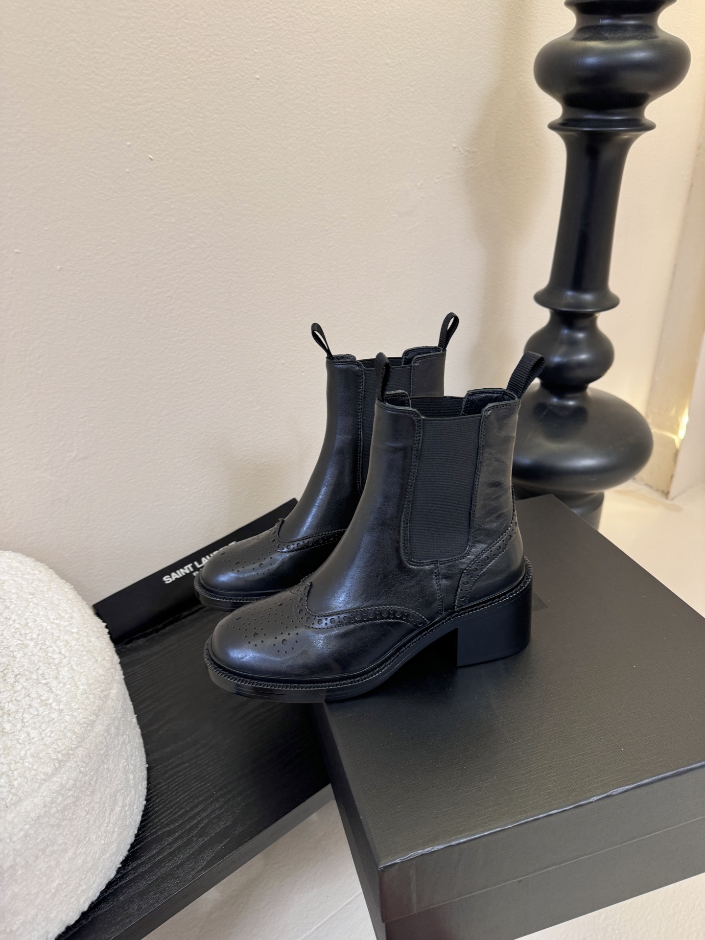 Saint Laurent圣罗兰秋冬最新款布洛克短靴 超多明星时尚博主种草 大小质感与原版完全一致✔️鞋