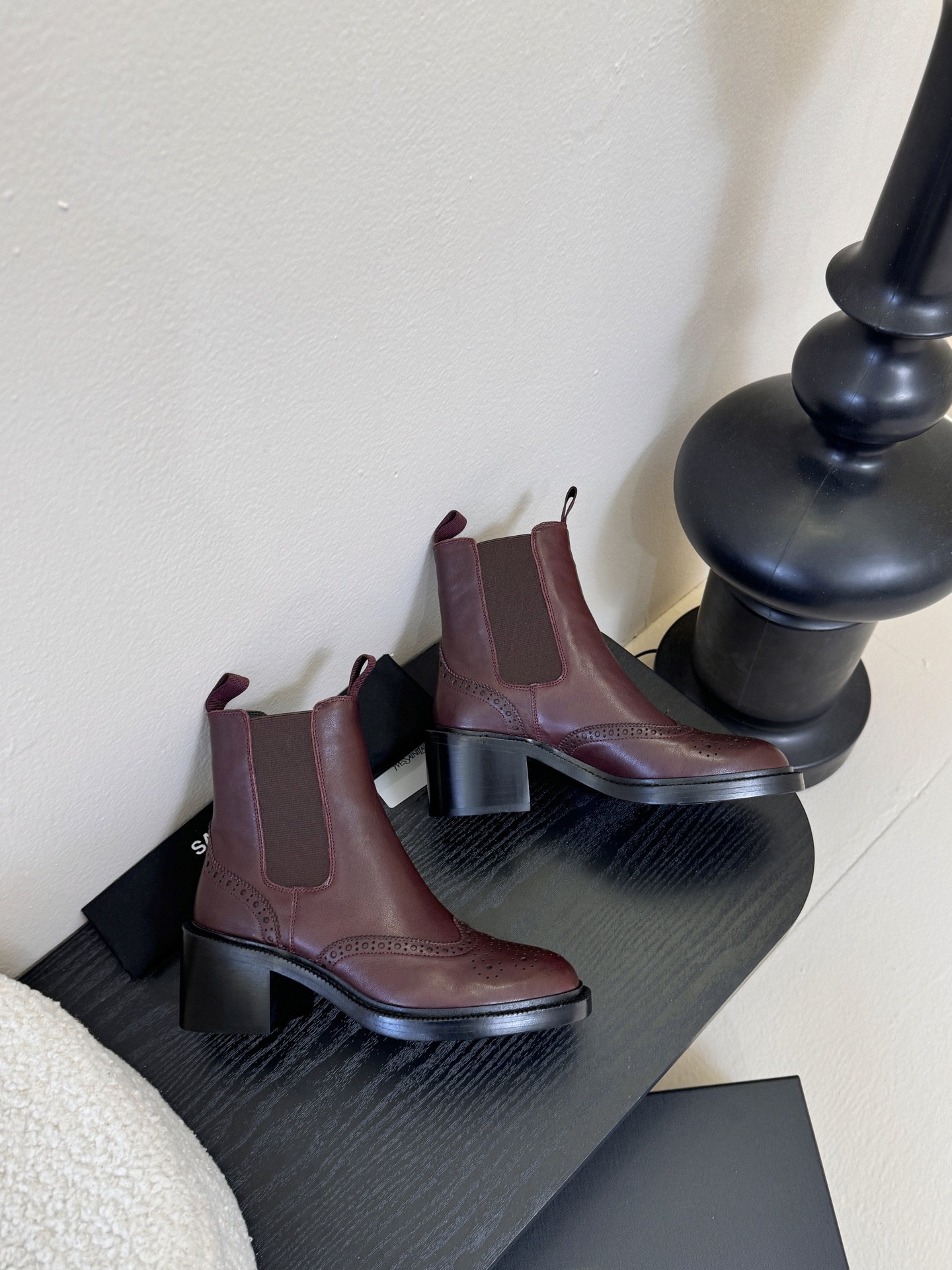 Saint Laurent圣罗兰秋冬最新款布洛克短靴 超多明星时尚博主种草 大小质感与原版完全一致✔️鞋