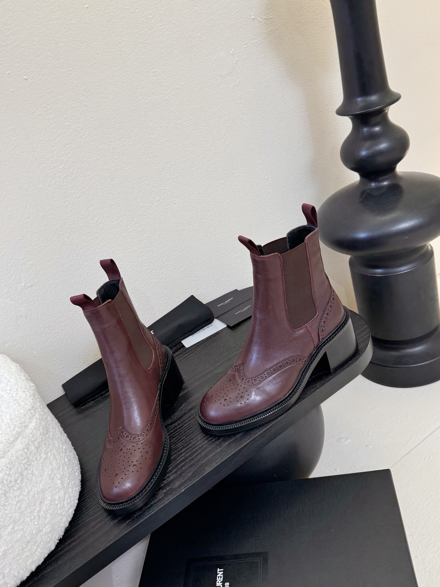 Saint Laurent圣罗兰秋冬最新款布洛克短靴 超多明星时尚博主种草 大小质感与原版完全一致✔️鞋