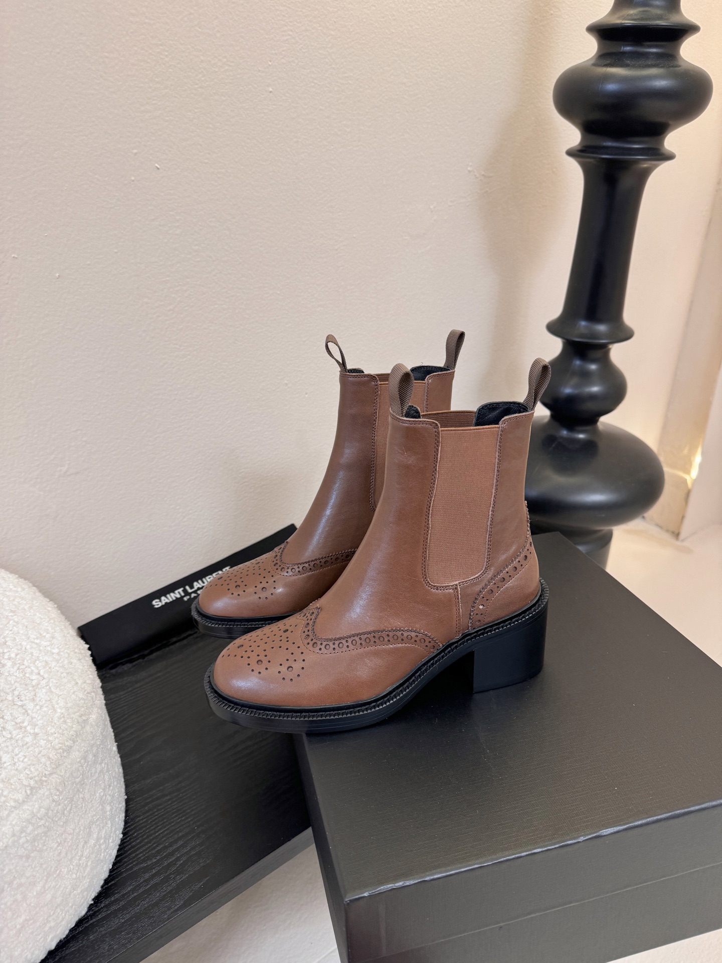 Saint Laurent圣罗兰秋冬最新款布洛克短靴 超多明星时尚博主种草 大小质感与原版完全一致✔️鞋