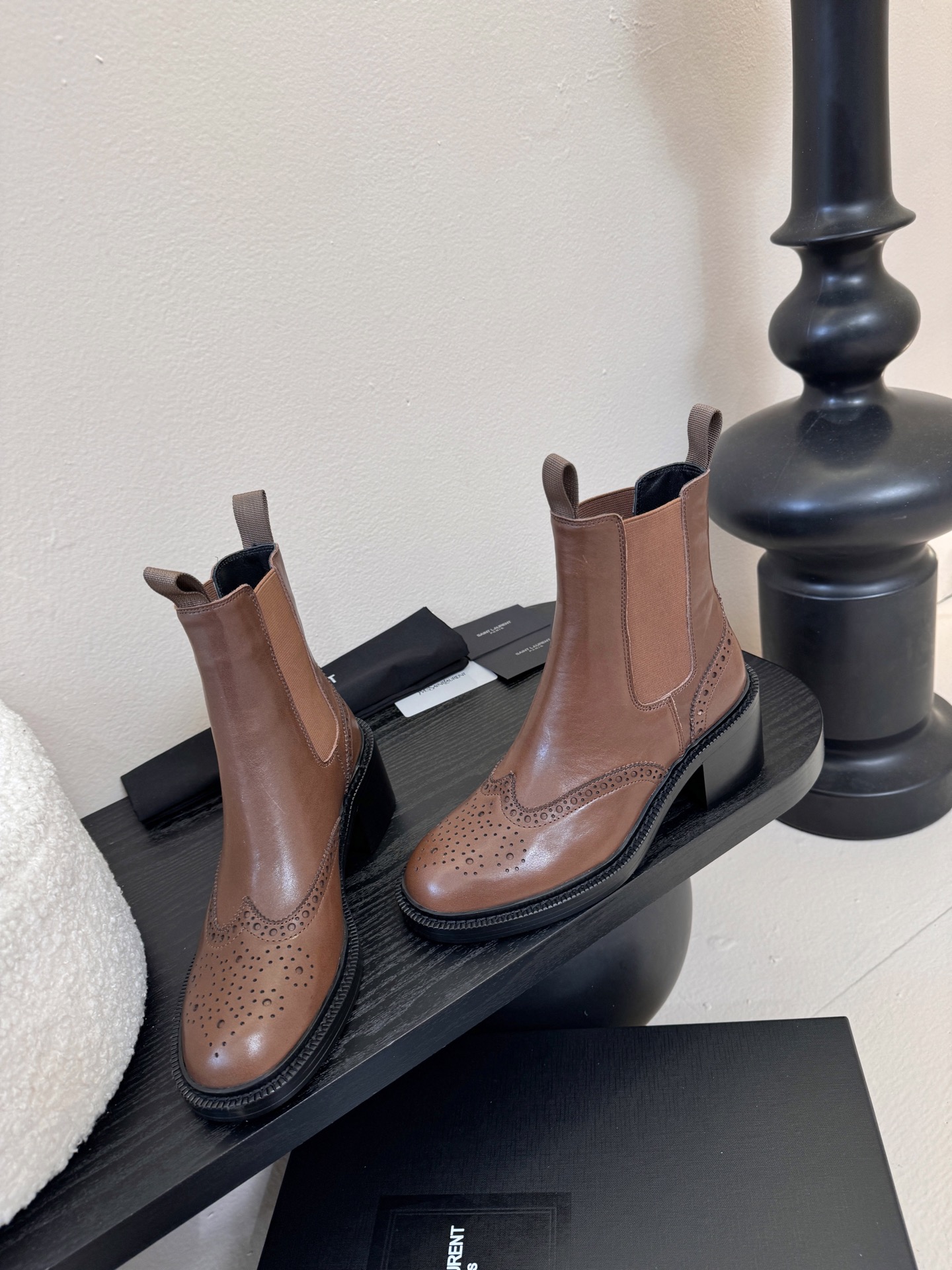 Saint Laurent圣罗兰秋冬最新款布洛克短靴 超多明星时尚博主种草 大小质感与原版完全一致✔️鞋