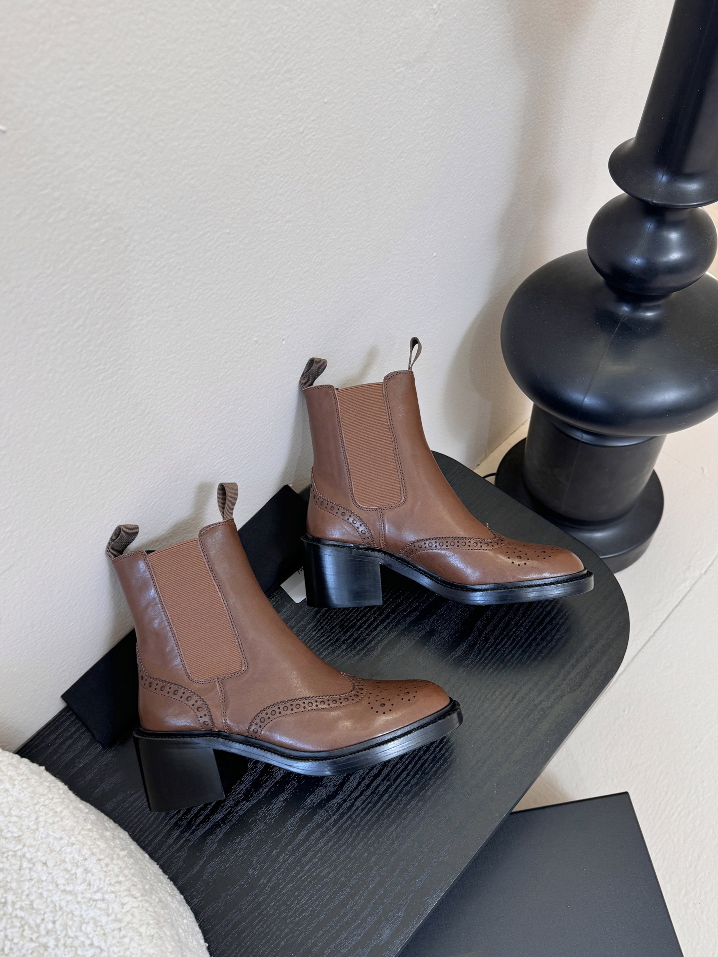 Saint Laurent圣罗兰秋冬最新款布洛克短靴 超多明星时尚博主种草 大小质感与原版完全一致✔️鞋