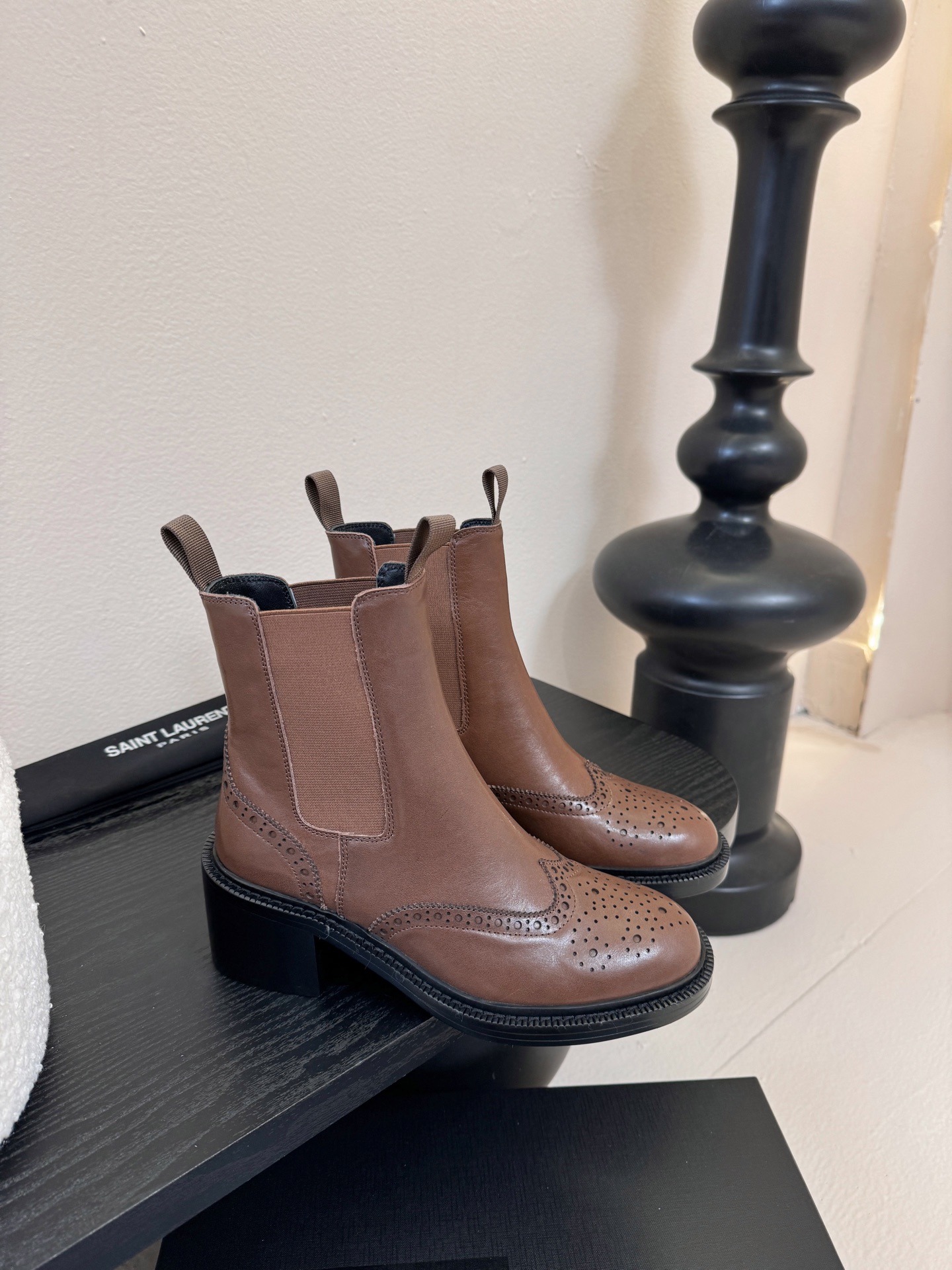 Saint Laurent圣罗兰秋冬最新款布洛克短靴 超多明星时尚博主种草 大小质感与原版完全一致✔️鞋