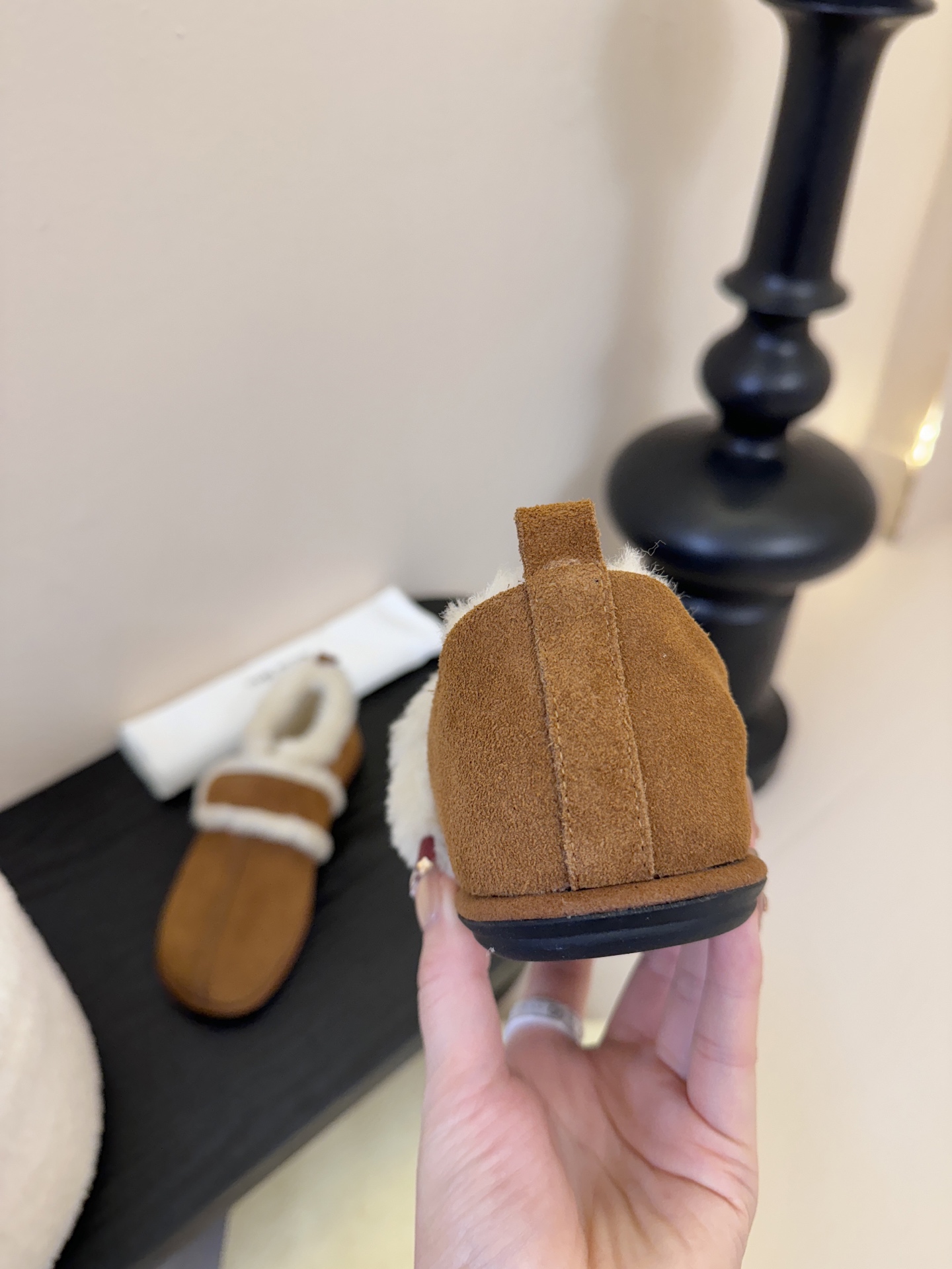 25年最新款The Row皮毛一体羊毛靴，魔术贴设计简单又方便，搭配也好看！整个鞋子非常柔软，好穿不磨脚