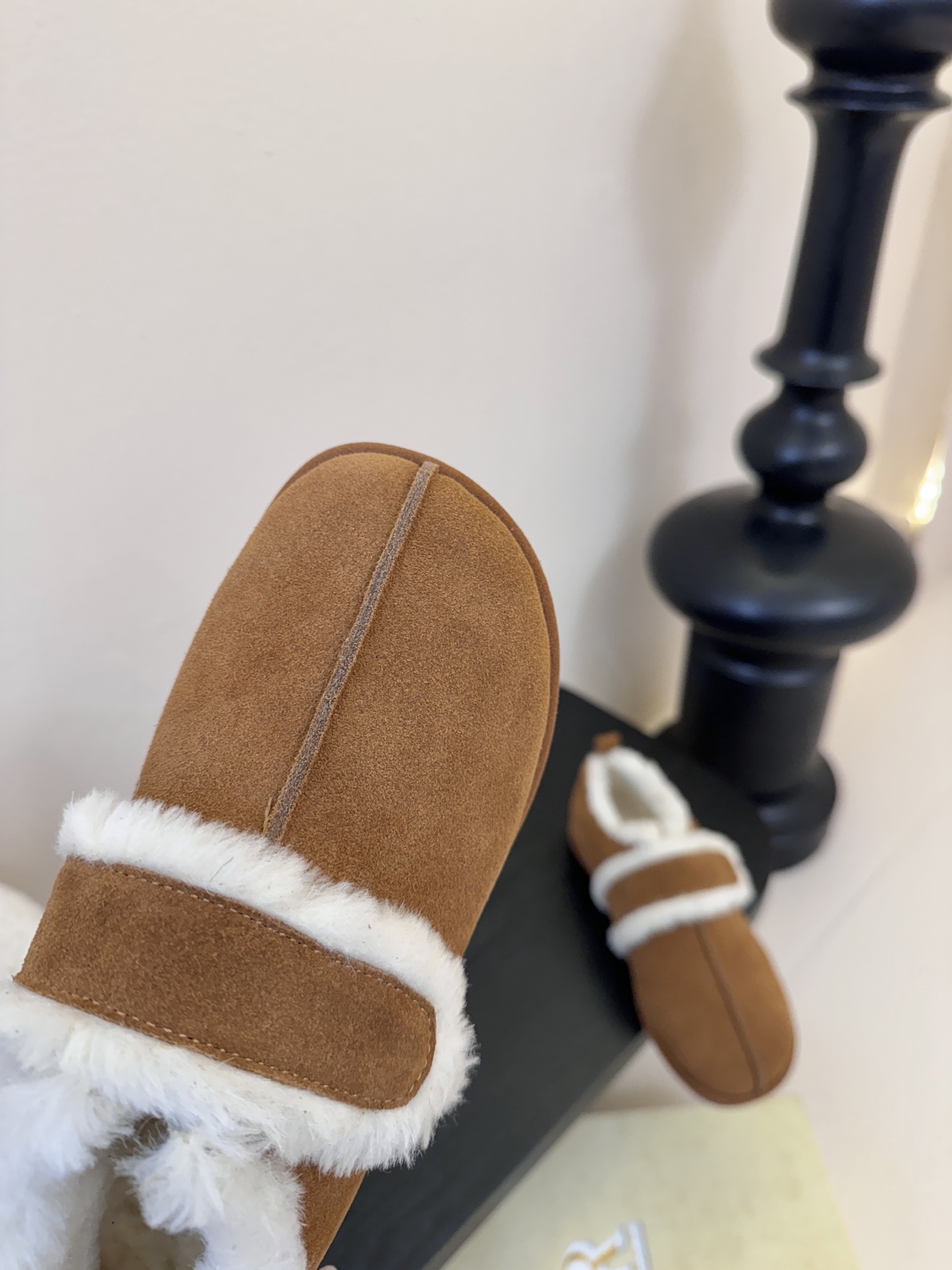 25年最新款The Row皮毛一体羊毛靴，魔术贴设计简单又方便，搭配也好看！整个鞋子非常柔软，好穿不磨脚