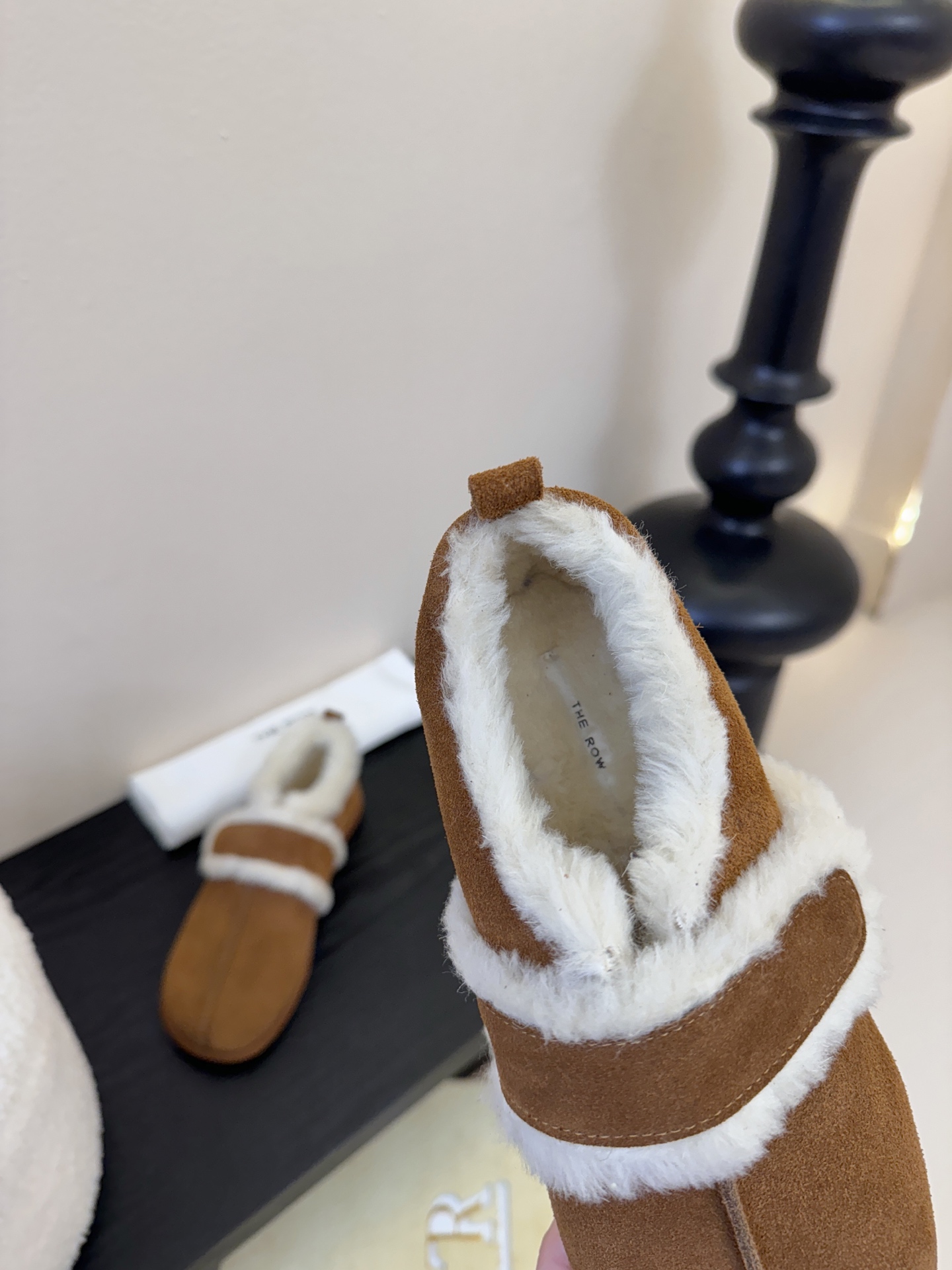 25年最新款The Row皮毛一体羊毛靴，魔术贴设计简单又方便，搭配也好看！整个鞋子非常柔软，好穿不磨脚