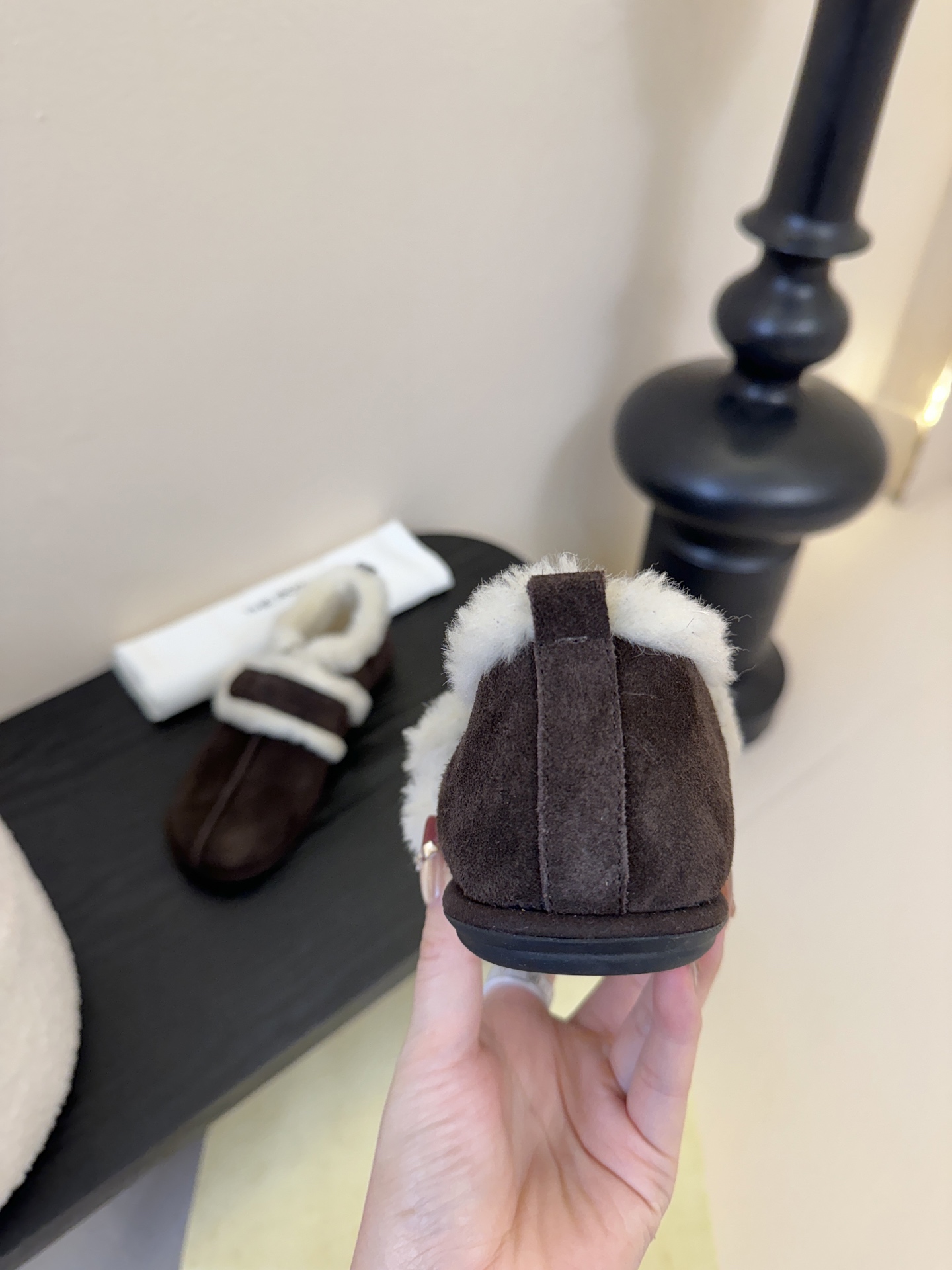 25年最新款The Row皮毛一体羊毛靴，魔术贴设计简单又方便，搭配也好看！整个鞋子非常柔软，好穿不磨脚