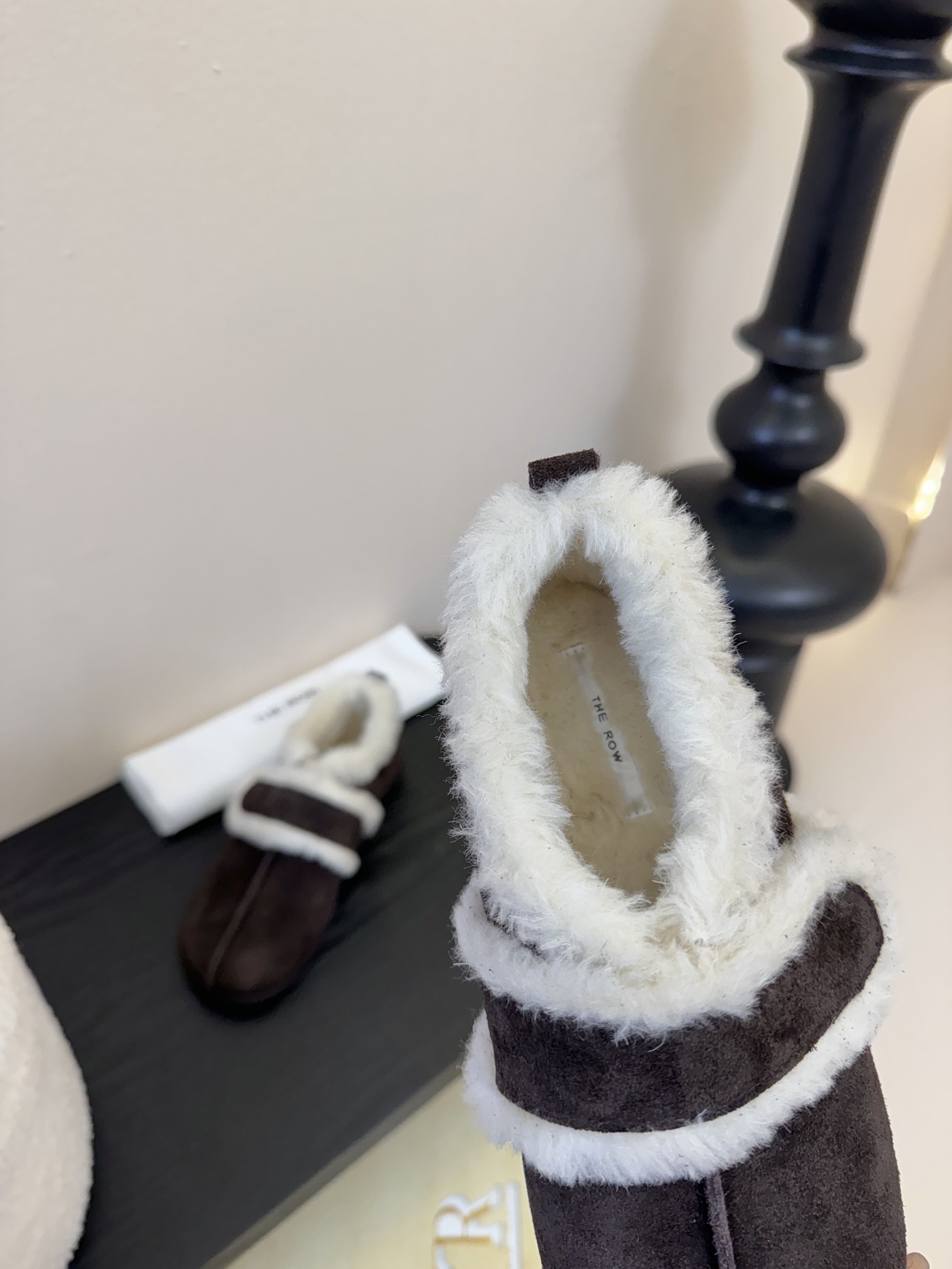 25年最新款The Row皮毛一体羊毛靴，魔术贴设计简单又方便，搭配也好看！整个鞋子非常柔软，好穿不磨脚