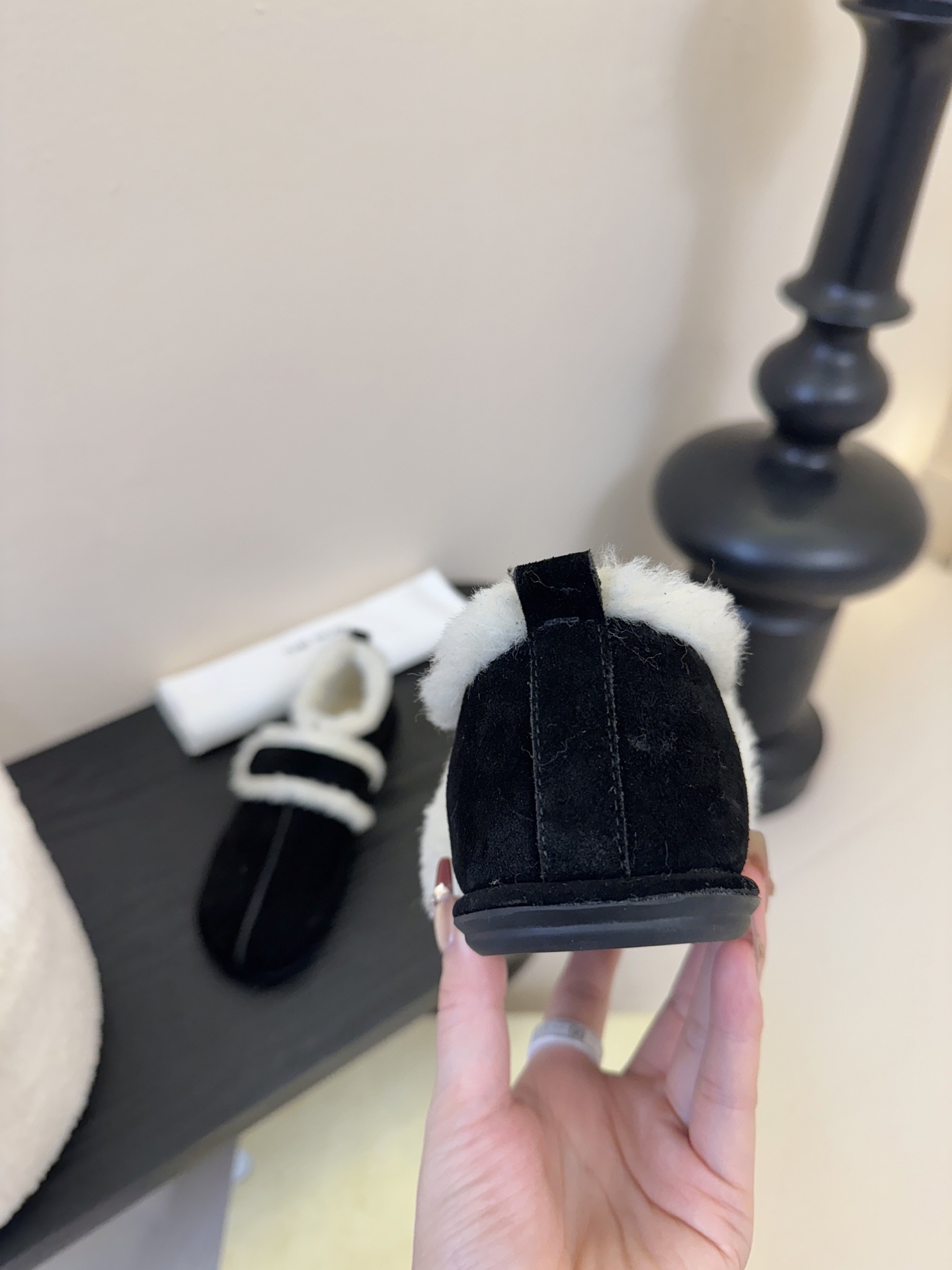 25年最新款The Row皮毛一体羊毛靴，魔术贴设计简单又方便，搭配也好看！整个鞋子非常柔软，好穿不磨脚