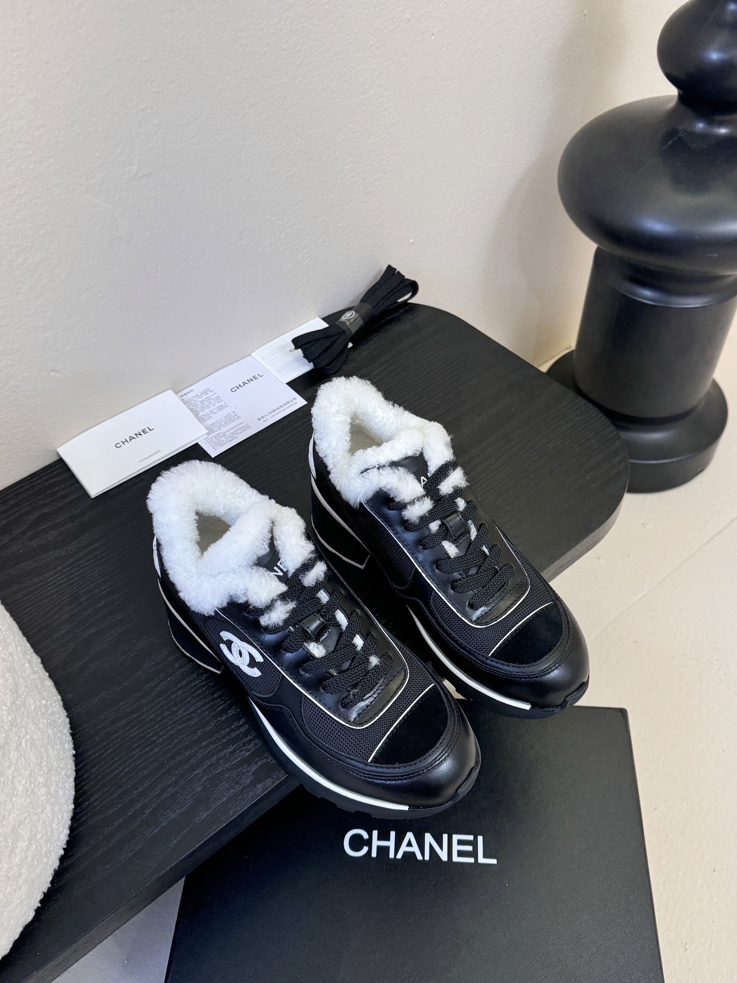 NO:593441,Chanl's 25k autumn and winter new high-heeled color-blocked casual sneakers are weird, ugly, and cute. They are out of stock at the counters. Major bloggers recommend the new styles on social days. This new season's new style is simply eye-catching. The feet are delicate and smart, and they look great. The casual casual sports style is cool and natural. It interprets Chanel's fashionable femininity. The overall customization makes all the sports styles on the market at that time obsolete. This series is now available for sale!  The upper is made of custom-made sheepskin mesh, wool lining outsole, original custom molded TPU combination outsole, original full set of molds, women's model 35-40 (customized at 40.41, non-returnable and non-exchangeable), casual shoes/sports shoes, chanel, chanel, sneakers, sheepskin19860909Chanl 香奈儿25k秋冬新款高跟拼色休闲运动鞋 奇奇怪怪 丑萌丑萌 专柜断货王 各大博主社交日推款,这季新款简直闭眼入,上脚秀气灵动狂好看,率性的休闲运动风,飒爽又自然,演绎香奈儿的时髦女性气质,整体定制令当时市面上的所有运动款变得过时,本系列现已登陆发售！ 鞋面采用定制进羊皮定制网布 内里羊毛 大底 原版定制开模TPU组合大底 原版全套开模 女款35-40(40.41定制不退不换),休闲鞋/运动鞋,chanel,chanel,sneakers,sheepskin,Women's Shoes