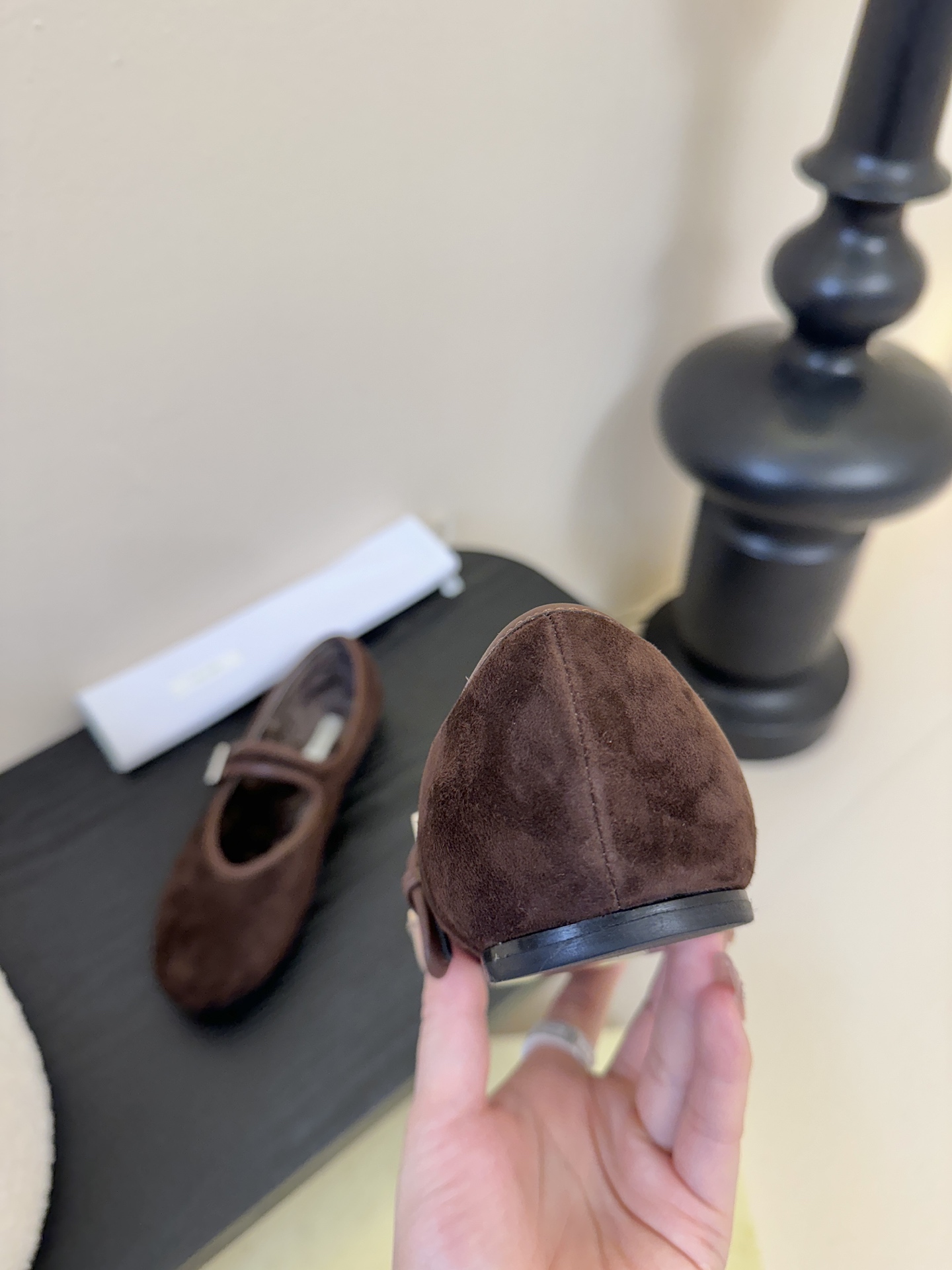 The ro*新款极简主义拼色魔术贴休闲鞋！这款低帮运动鞋是打造极简主义休闲夏日衣橱的理想穿搭之选，采用