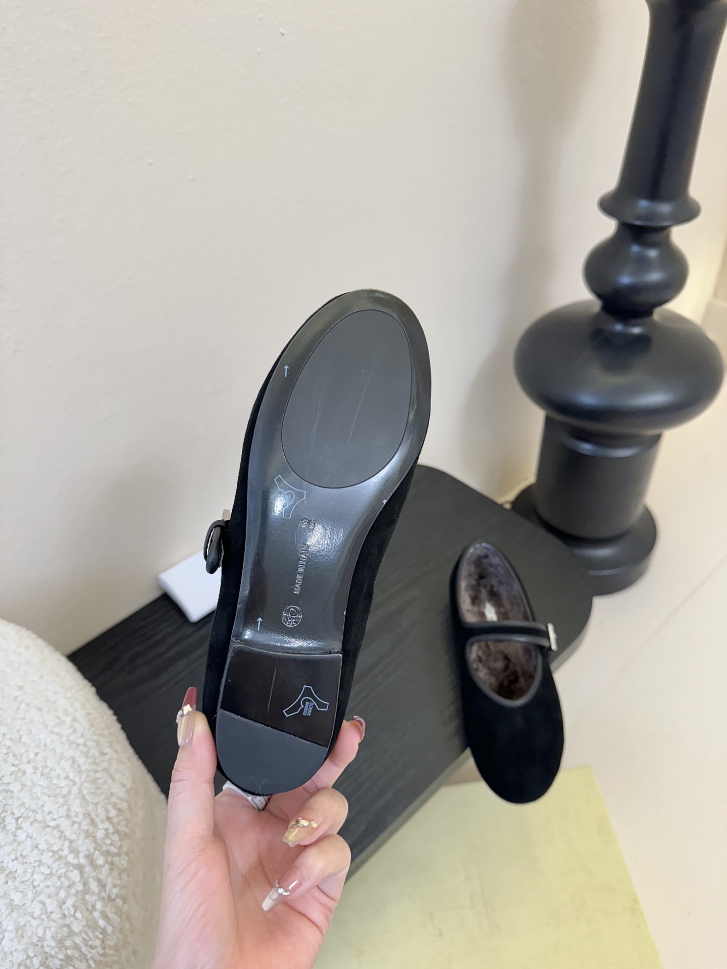 The ro*新款极简主义拼色魔术贴休闲鞋！这款低帮运动鞋是打造极简主义休闲夏日衣橱的理想穿搭之选，采用