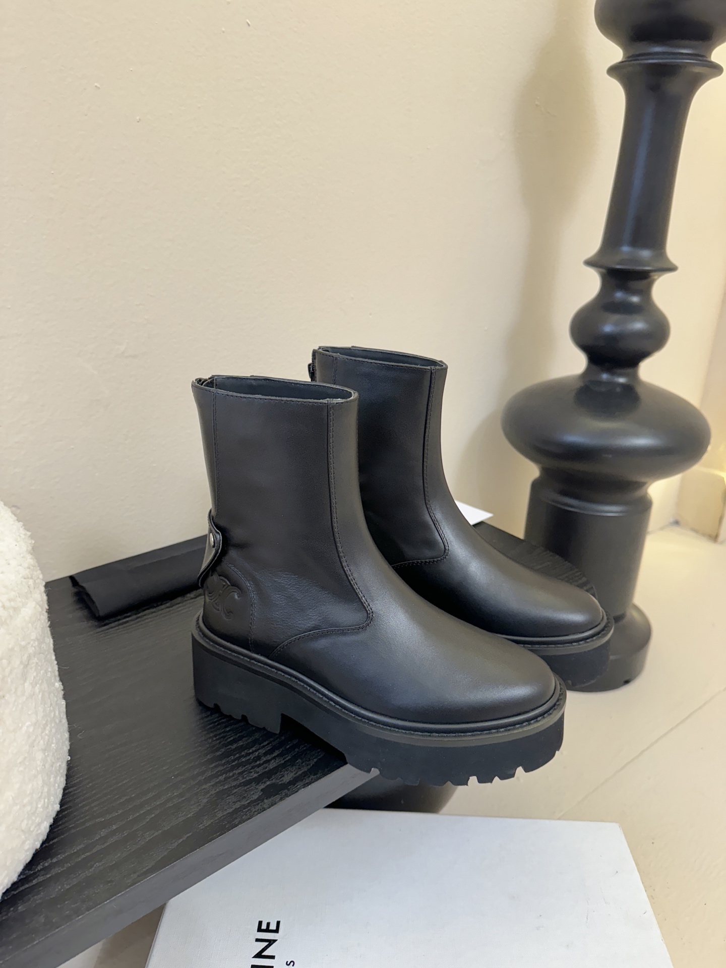 CELINE塞琳 25秋冬新款杨幂同款 短靴 凯旋门英伦风短靴 简约大气时髦 耐看不过时 是时尚圈永不退