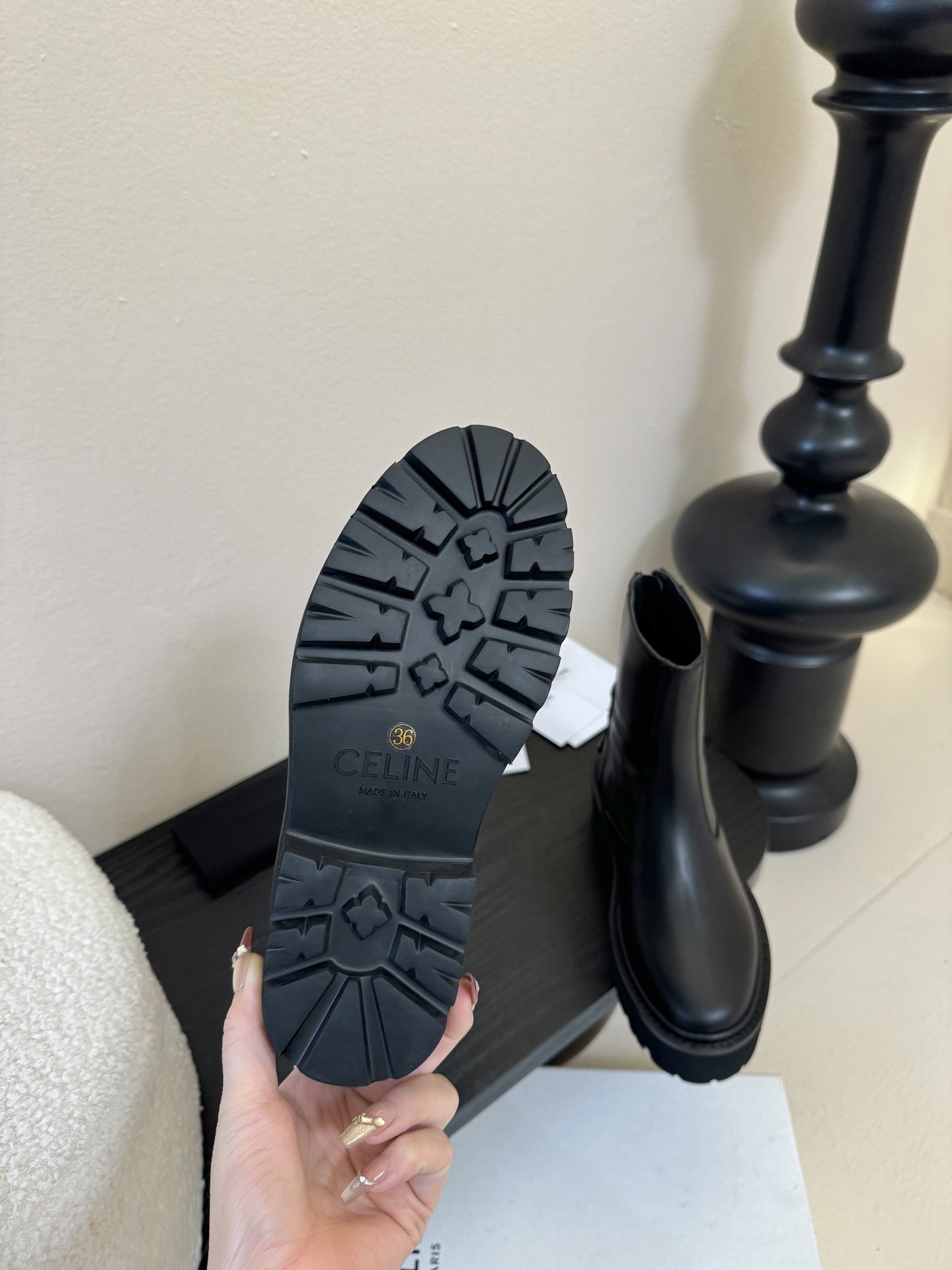 CELINE塞琳 25秋冬新款杨幂同款 短靴 凯旋门英伦风短靴 简约大气时髦 耐看不过时 是时尚圈永不退