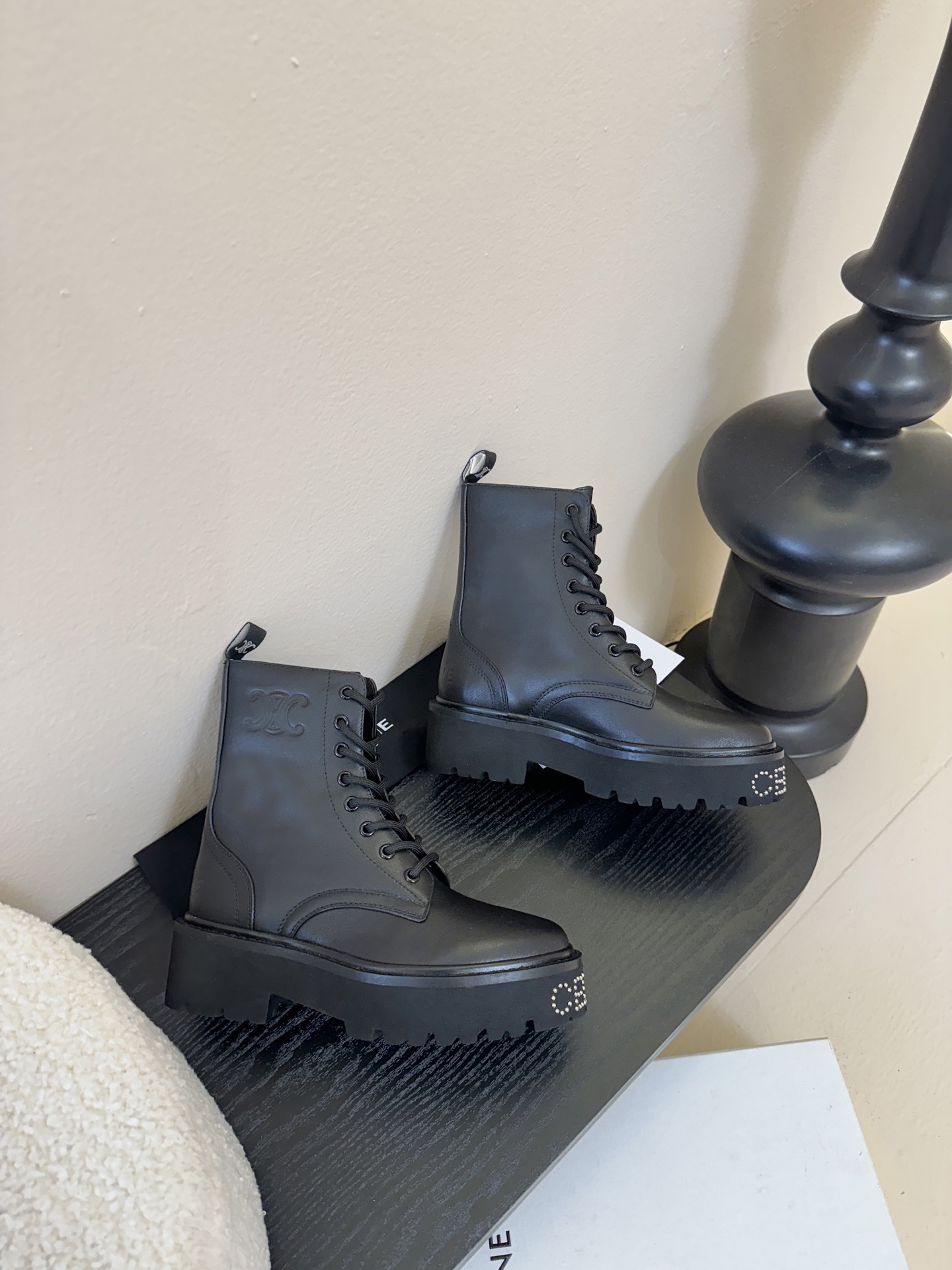 CELINE塞琳 25秋冬新款杨幂同款 短靴 凯旋门英伦风短靴 简约大气时髦 耐看不过时 是时尚圈永不退