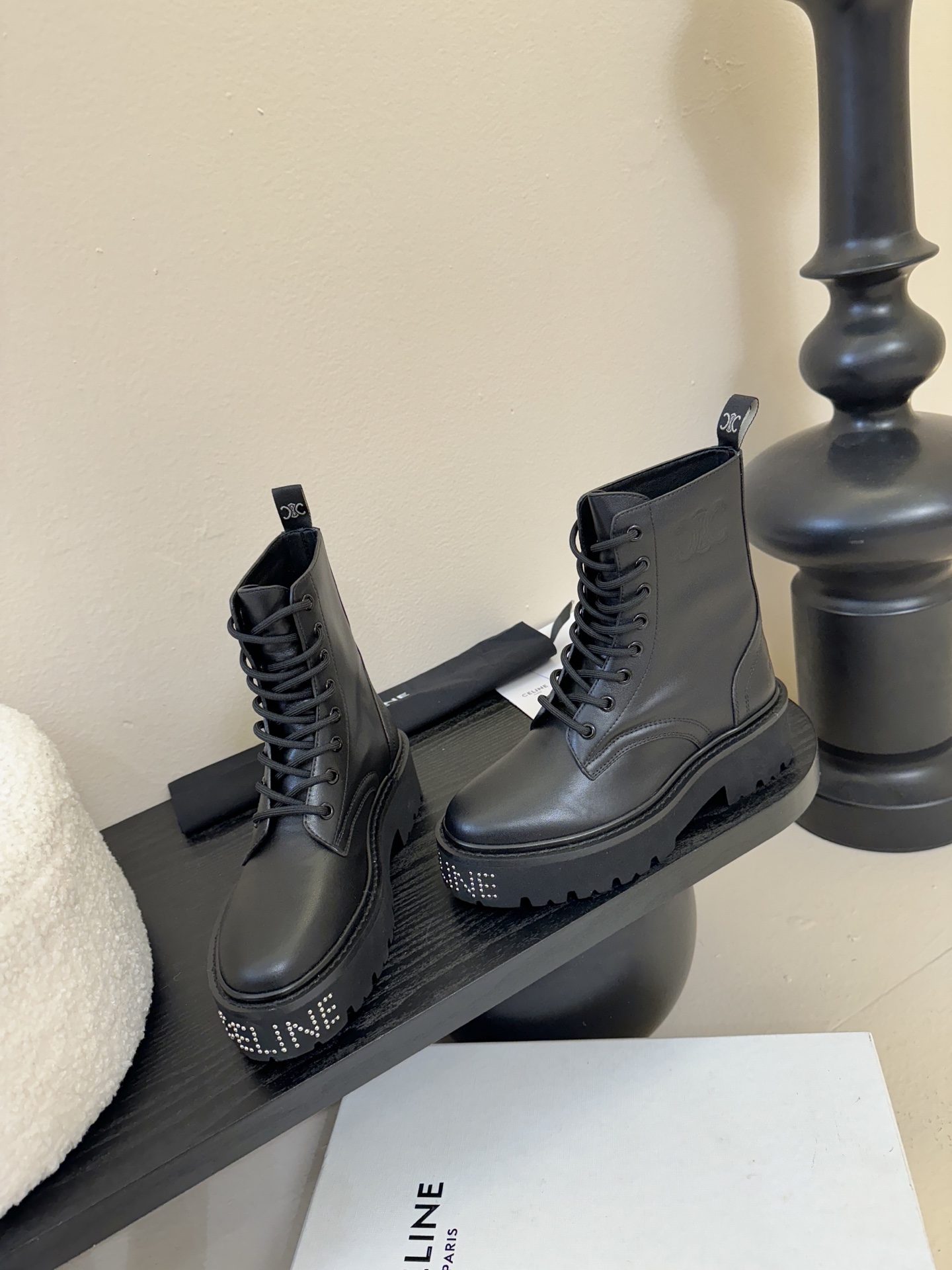 CELINE塞琳 25秋冬新款杨幂同款 短靴 凯旋门英伦风短靴 简约大气时髦 耐看不过时 是时尚圈永不退