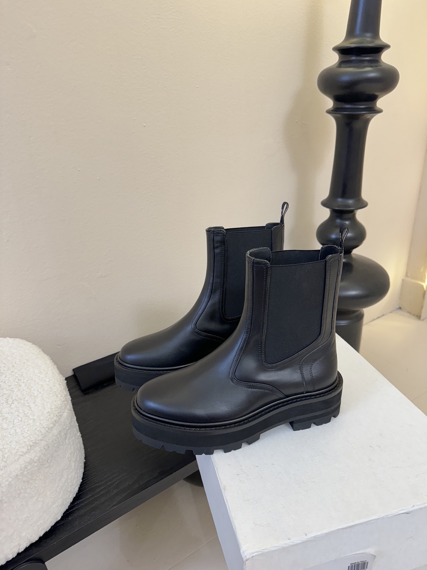 CELINE塞琳 25秋冬新款杨幂同款 短靴 凯旋门英伦风短靴 简约大气时髦 耐看不过时 是时尚圈永不退