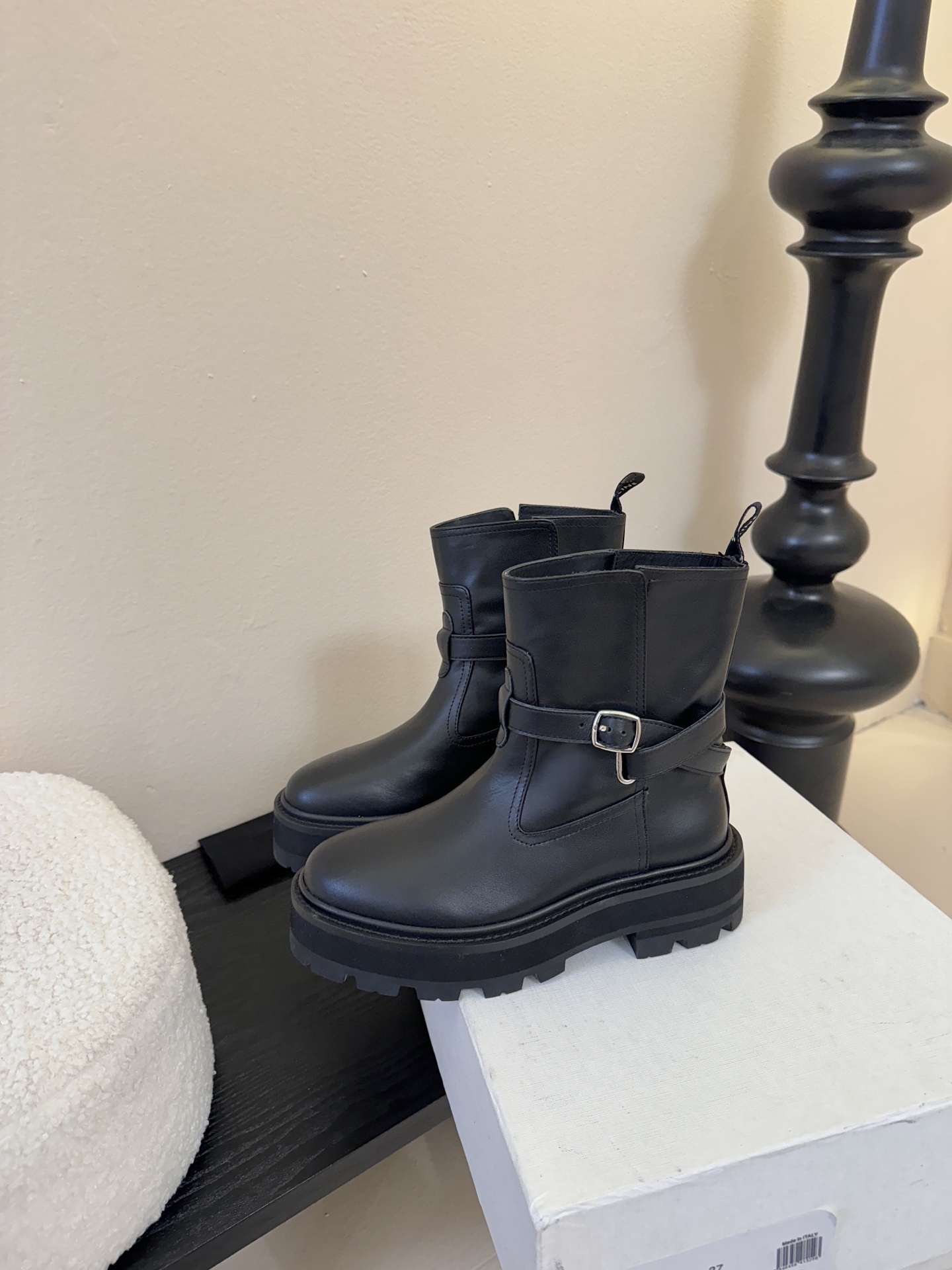 CELINE塞琳 25秋冬新款杨幂同款 短靴 凯旋门英伦风短靴 简约大气时髦 耐看不过时 是时尚圈永不退