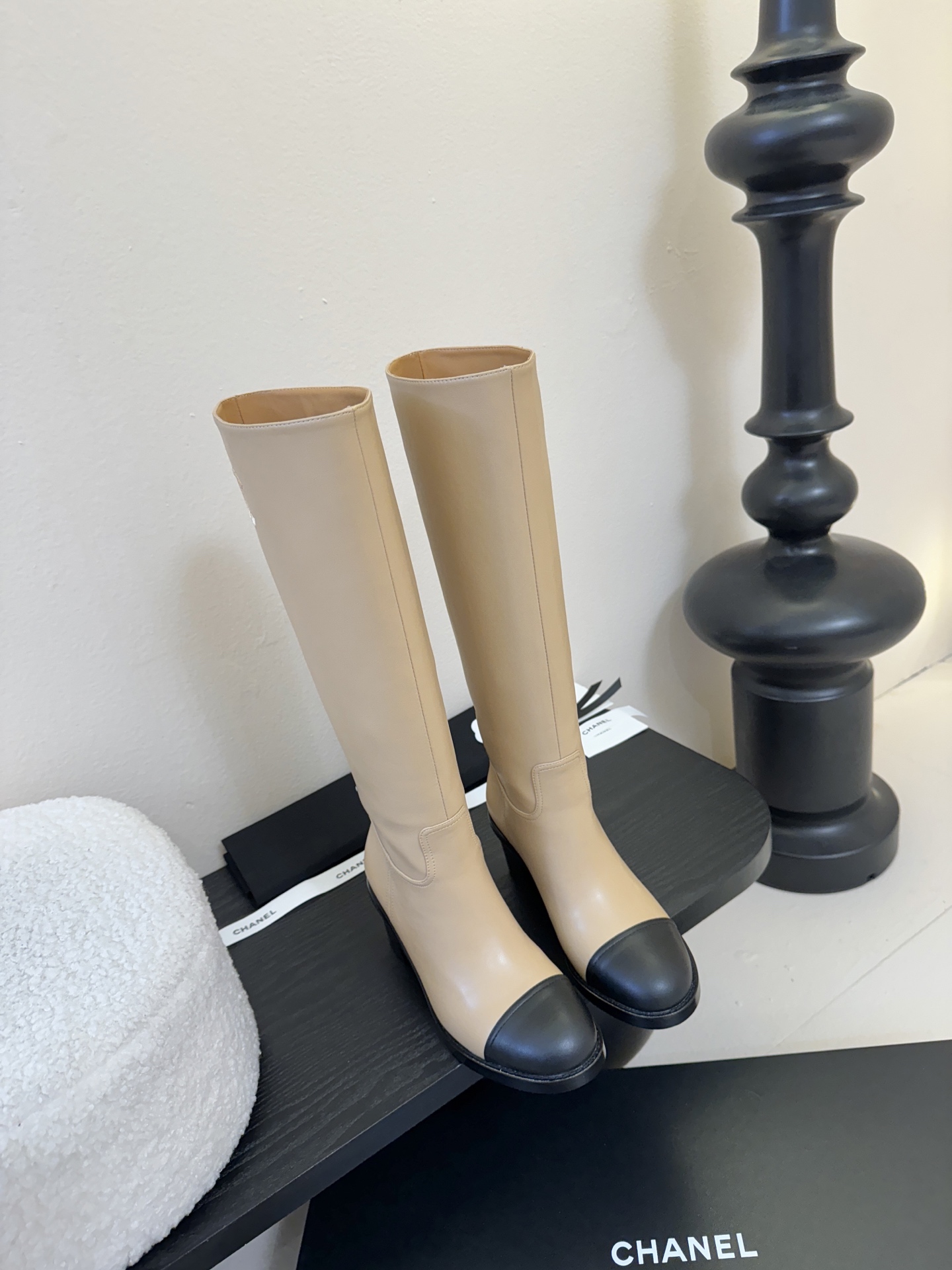 chane* 25SS新款链条骑士靴永恒的经典又甜又酷搭任何风格都完全可以 上脚之后就脱不下来，这款非常