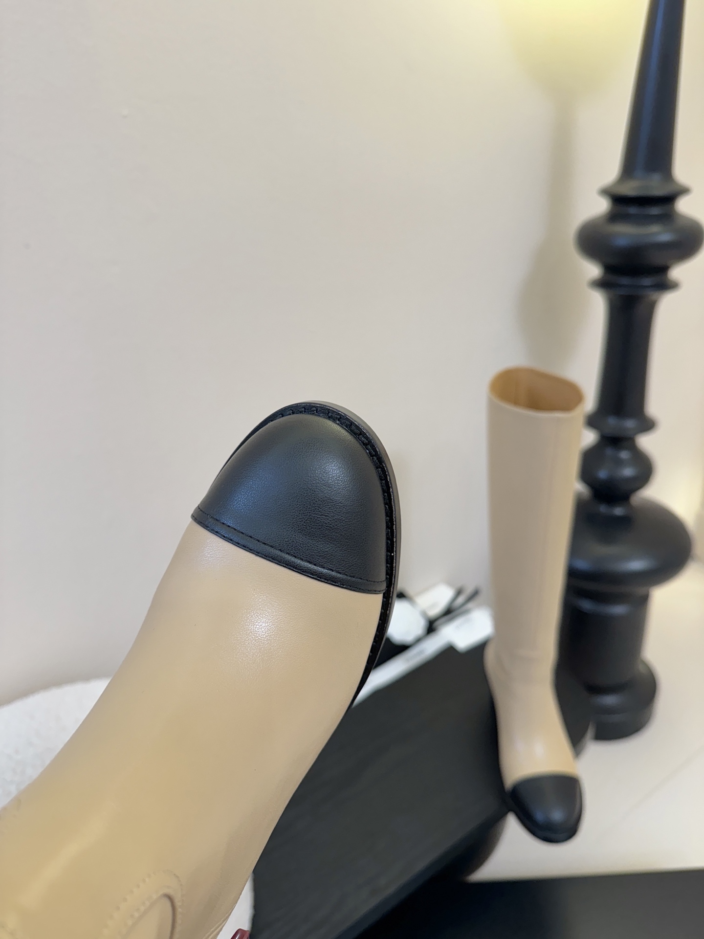 chane* 25SS新款链条骑士靴永恒的经典又甜又酷搭任何风格都完全可以 上脚之后就脱不下来，这款非常