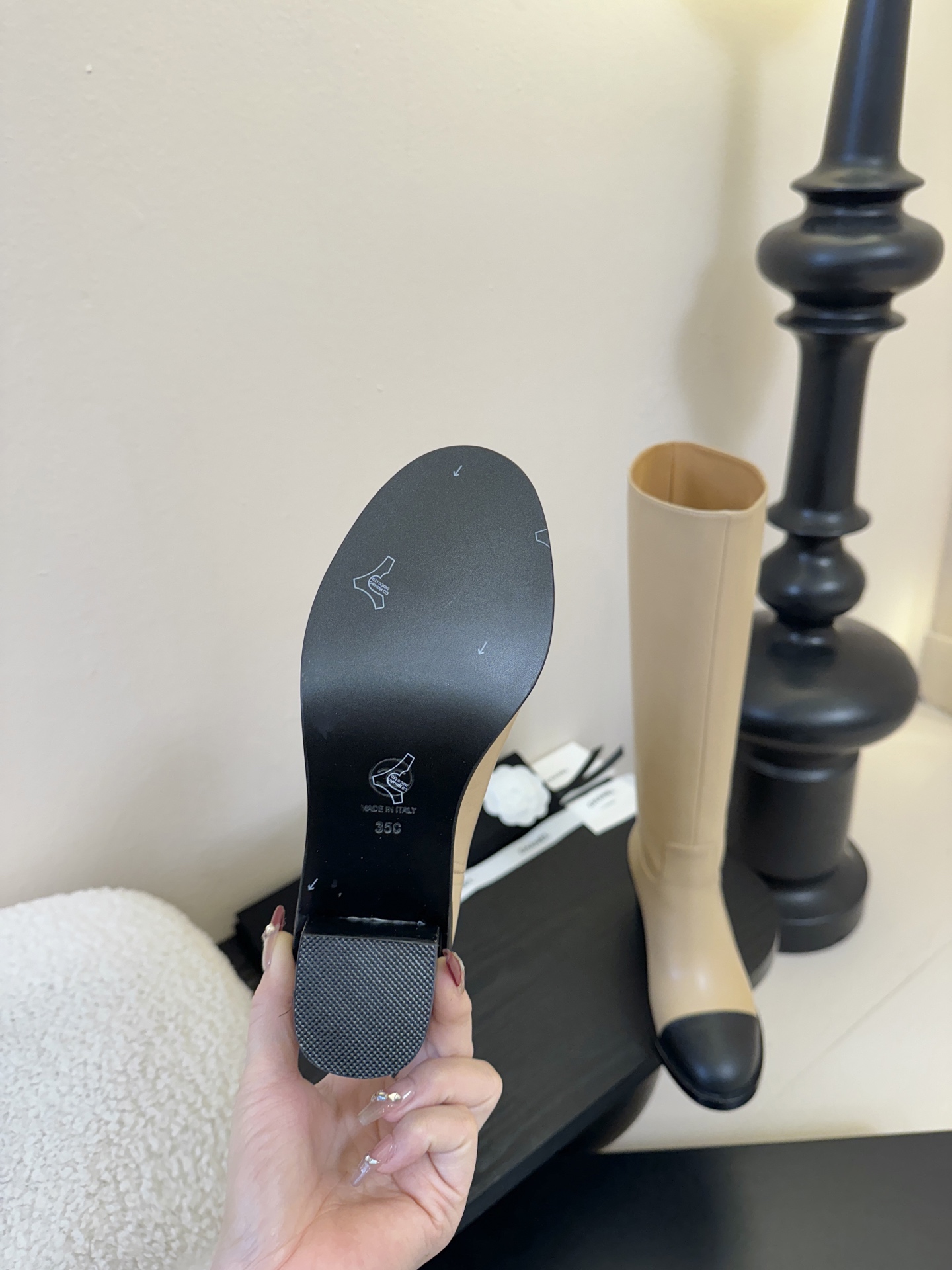 chane* 25SS新款链条骑士靴永恒的经典又甜又酷搭任何风格都完全可以 上脚之后就脱不下来，这款非常