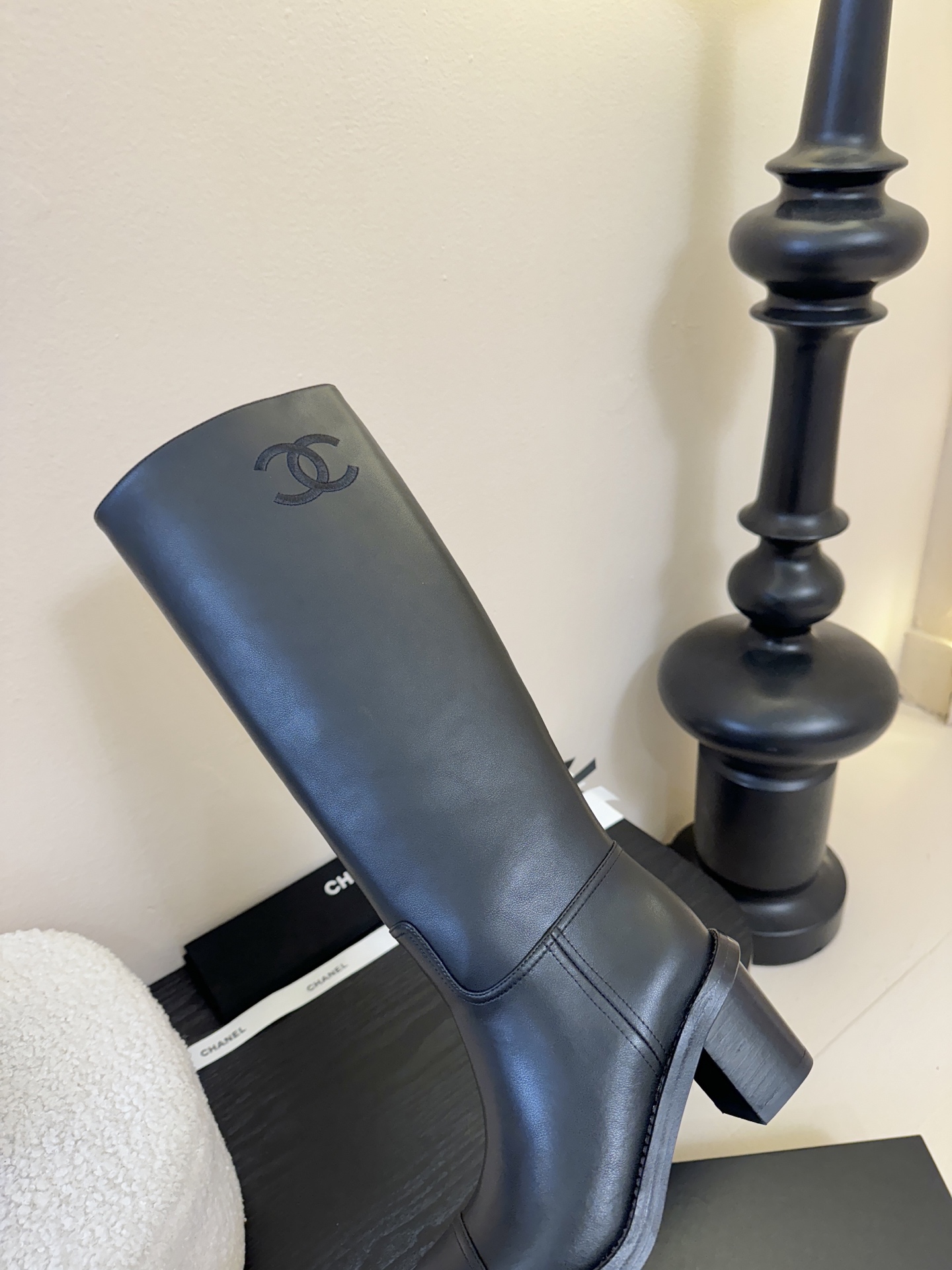 chane* 25SS新款链条骑士靴永恒的经典又甜又酷搭任何风格都完全可以 上脚之后就脱不下来，这款非常