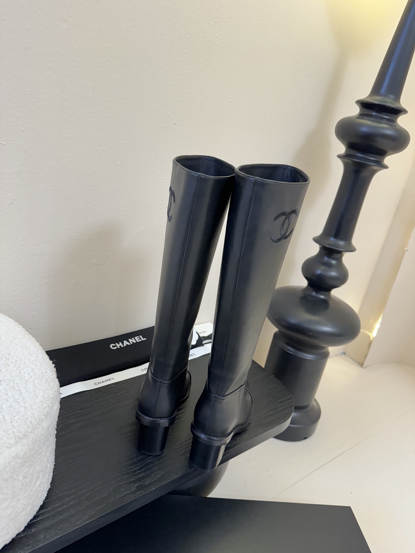 chane* 25SS新款链条骑士靴永恒的经典又甜又酷搭任何风格都完全可以 上脚之后就脱不下来，这款非常