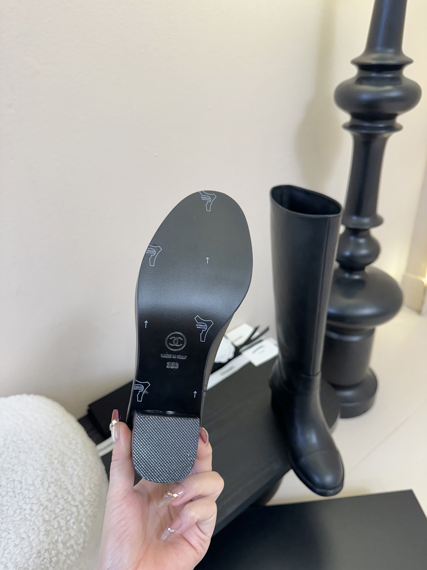 chane* 25SS新款链条骑士靴永恒的经典又甜又酷搭任何风格都完全可以 上脚之后就脱不下来，这款非常