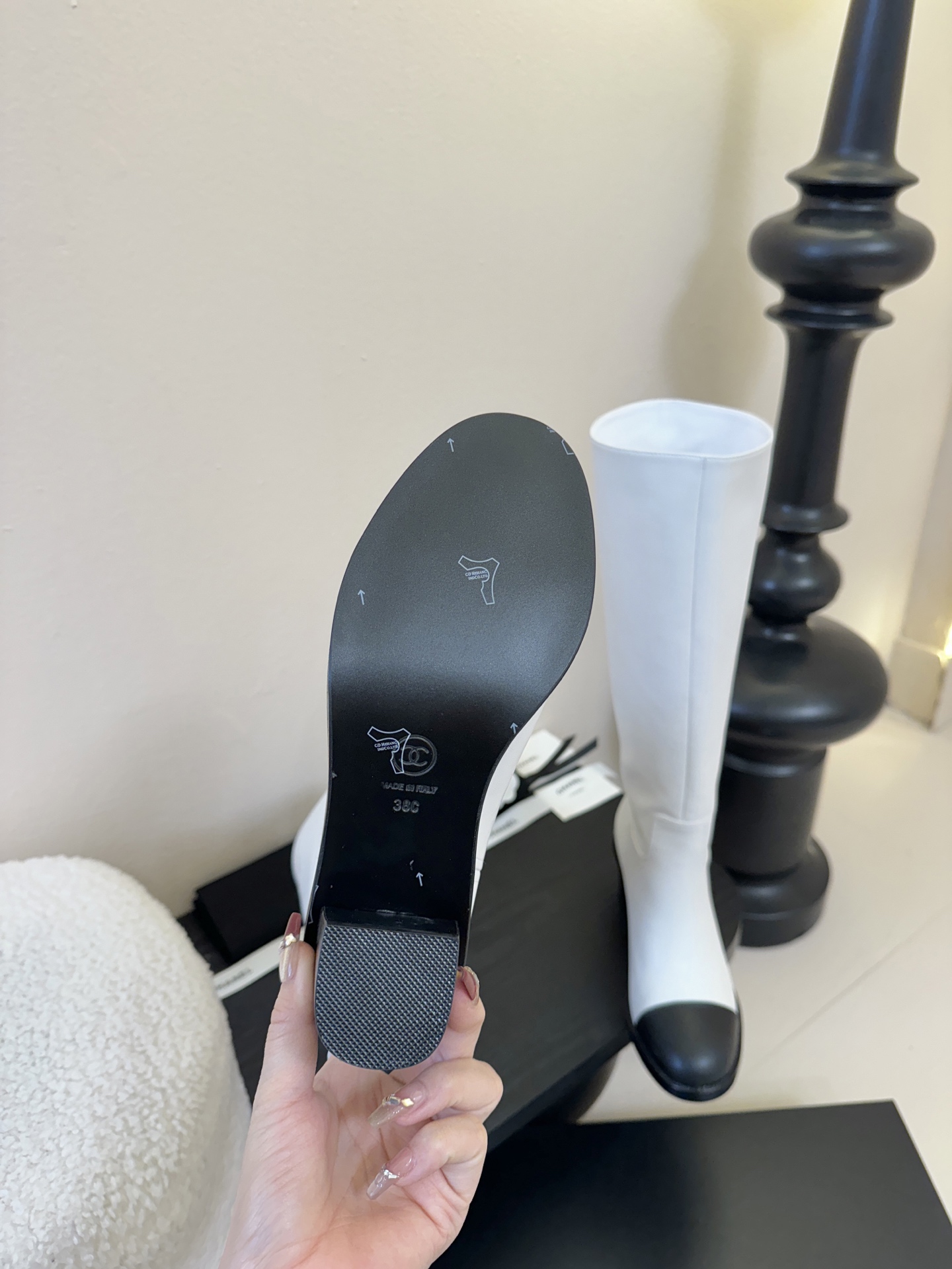 chane* 25SS新款链条骑士靴永恒的经典又甜又酷搭任何风格都完全可以 上脚之后就脱不下来，这款非常