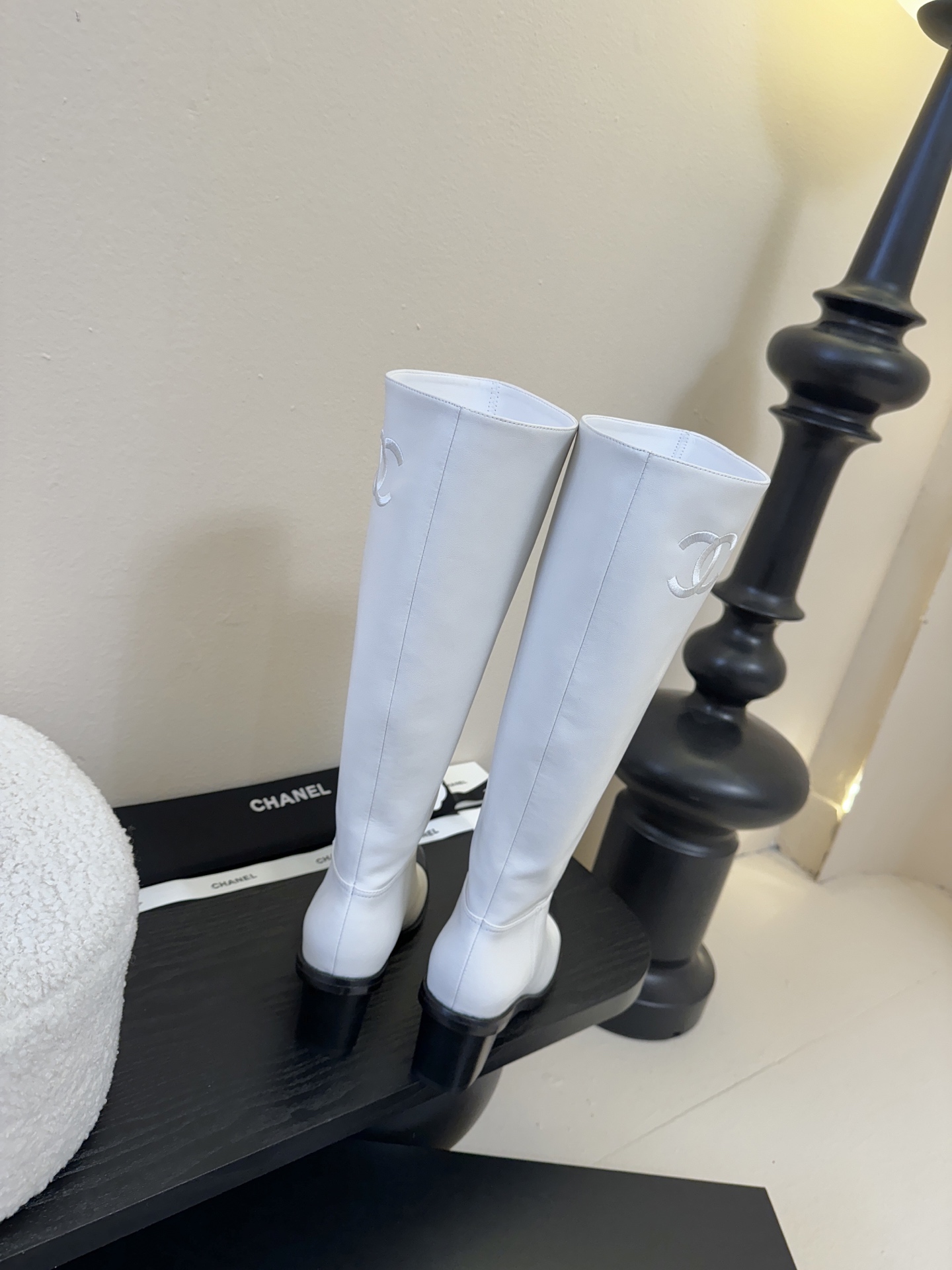 chane* 25SS新款链条骑士靴永恒的经典又甜又酷搭任何风格都完全可以 上脚之后就脱不下来，这款非常