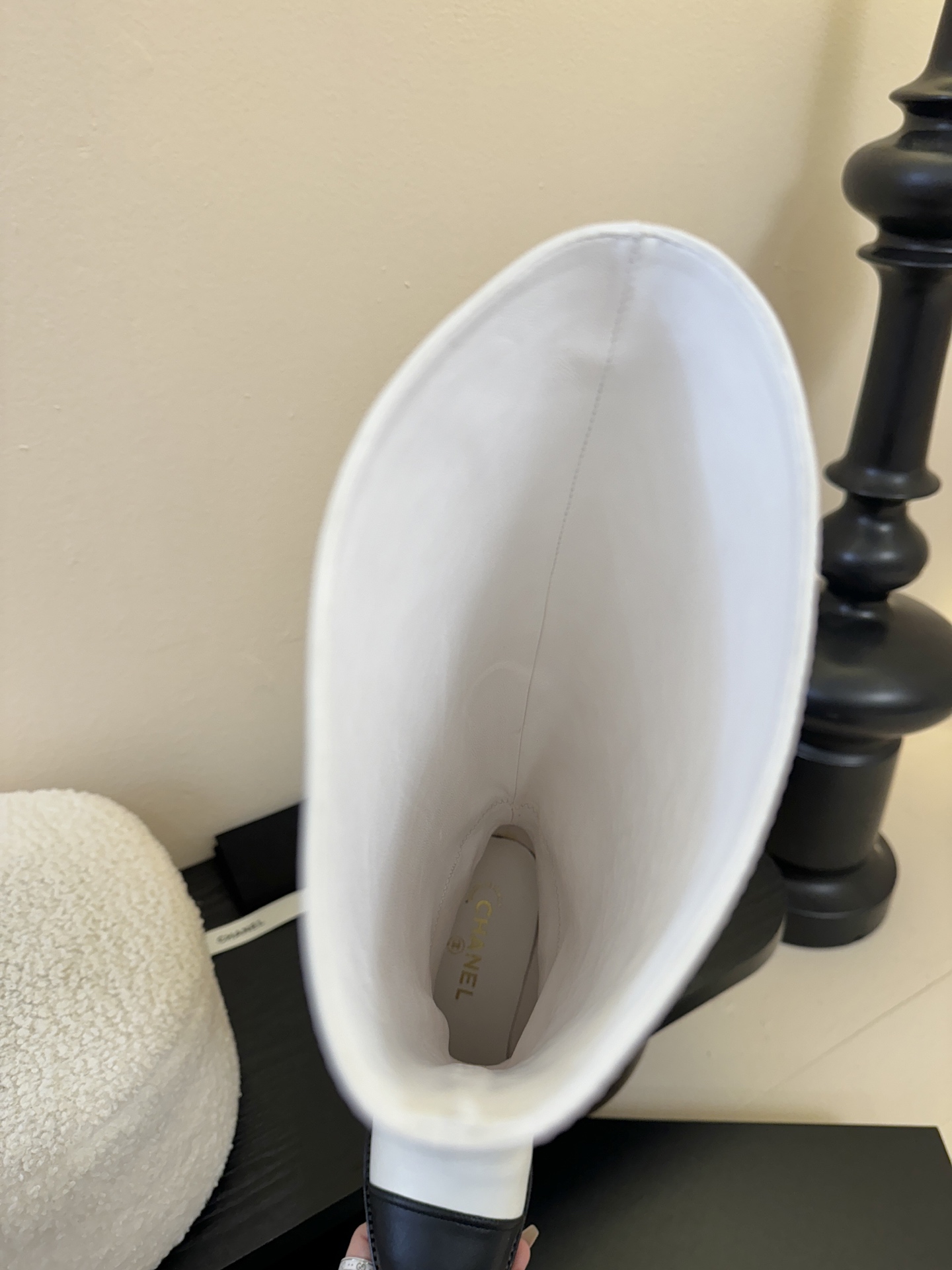 chane* 25SS新款链条骑士靴永恒的经典又甜又酷搭任何风格都完全可以 上脚之后就脱不下来，这款非常