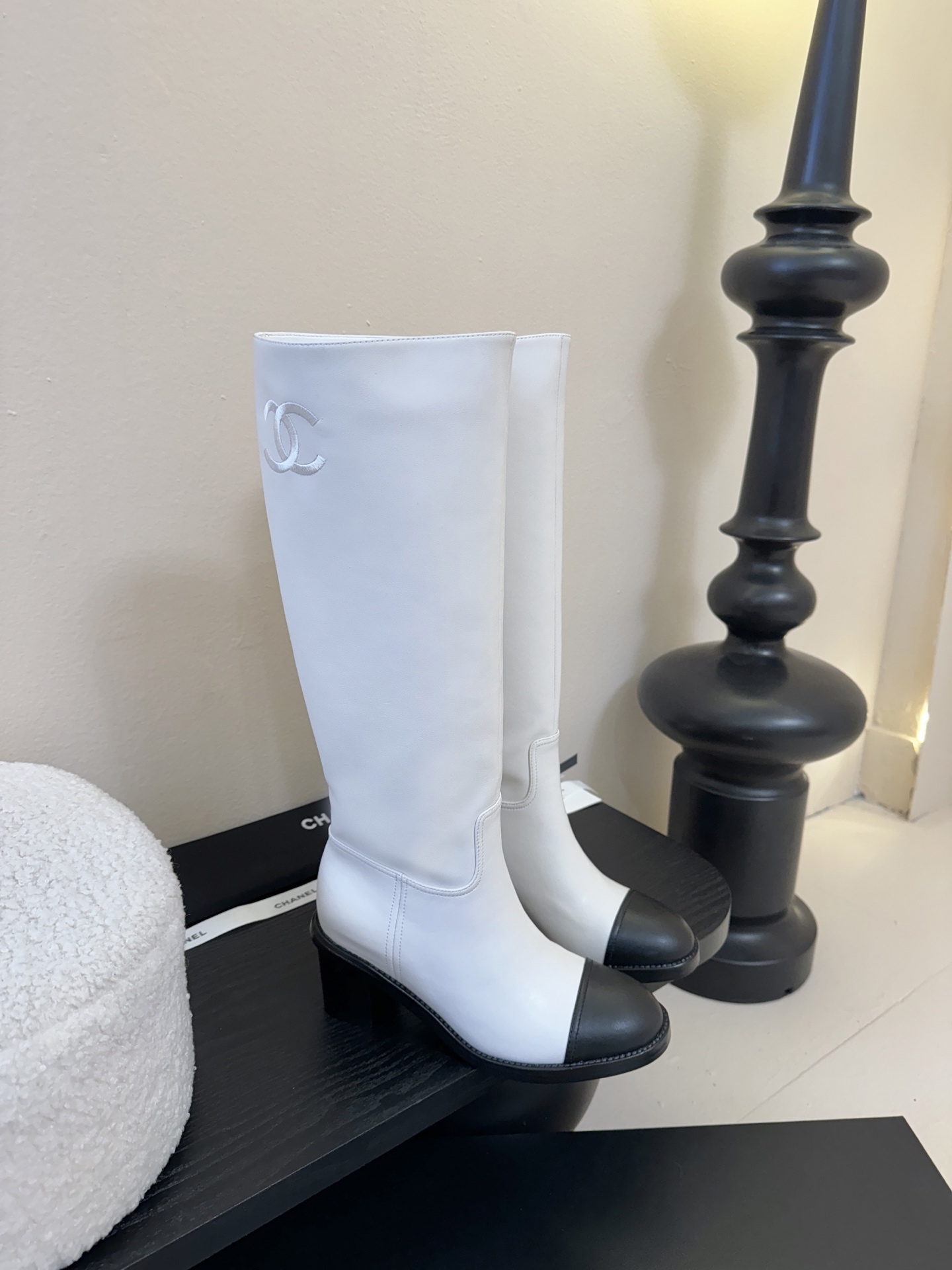 chane* 25SS新款链条骑士靴永恒的经典又甜又酷搭任何风格都完全可以 上脚之后就脱不下来，这款非常