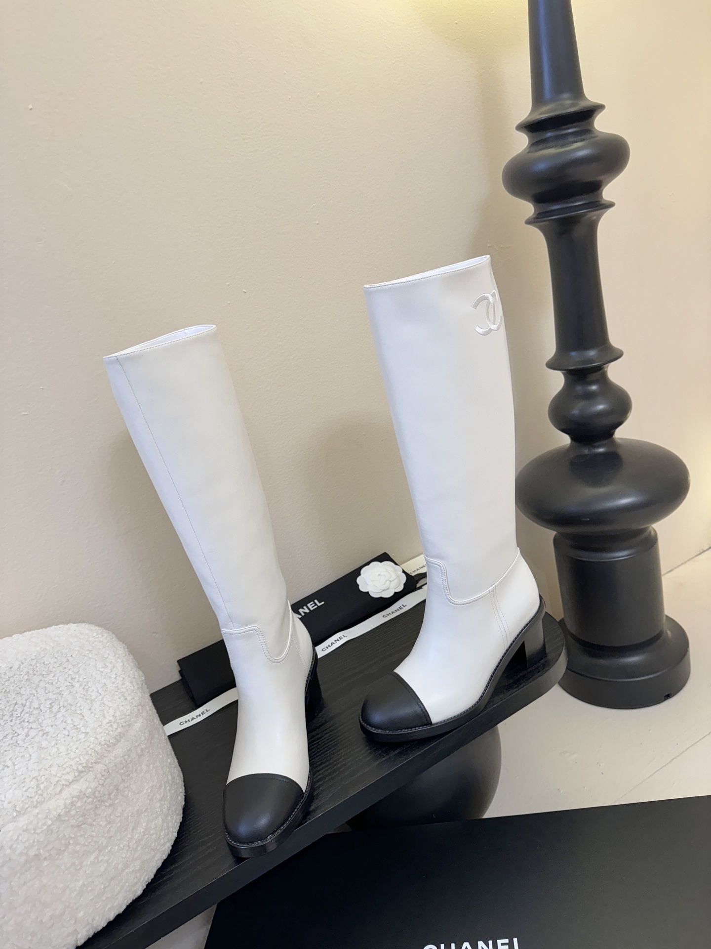 chane* 25SS新款链条骑士靴永恒的经典又甜又酷搭任何风格都完全可以 上脚之后就脱不下来，这款非常