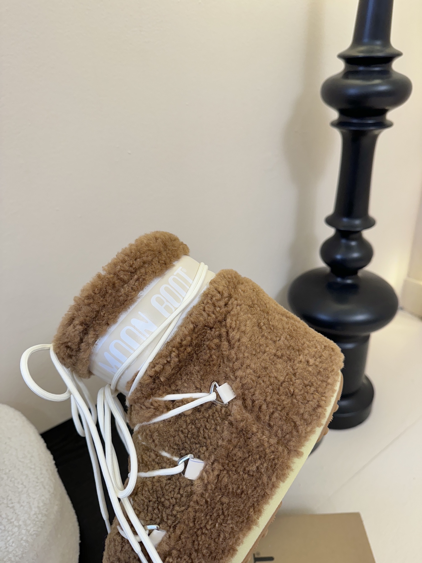 Moonboot这月亮雪地靴很出圈吗？去年这靴子看到好多辣妹子在穿搭配都是1.7的即视感！巨显腿长那种！