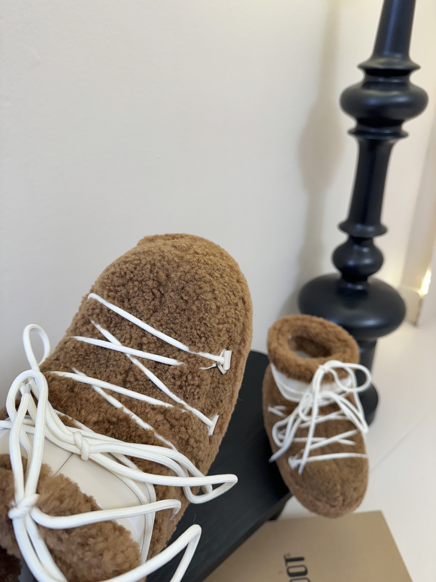 Moonboot这月亮雪地靴很出圈吗？去年这靴子看到好多辣妹子在穿搭配都是1.7的即视感！巨显腿长那种！