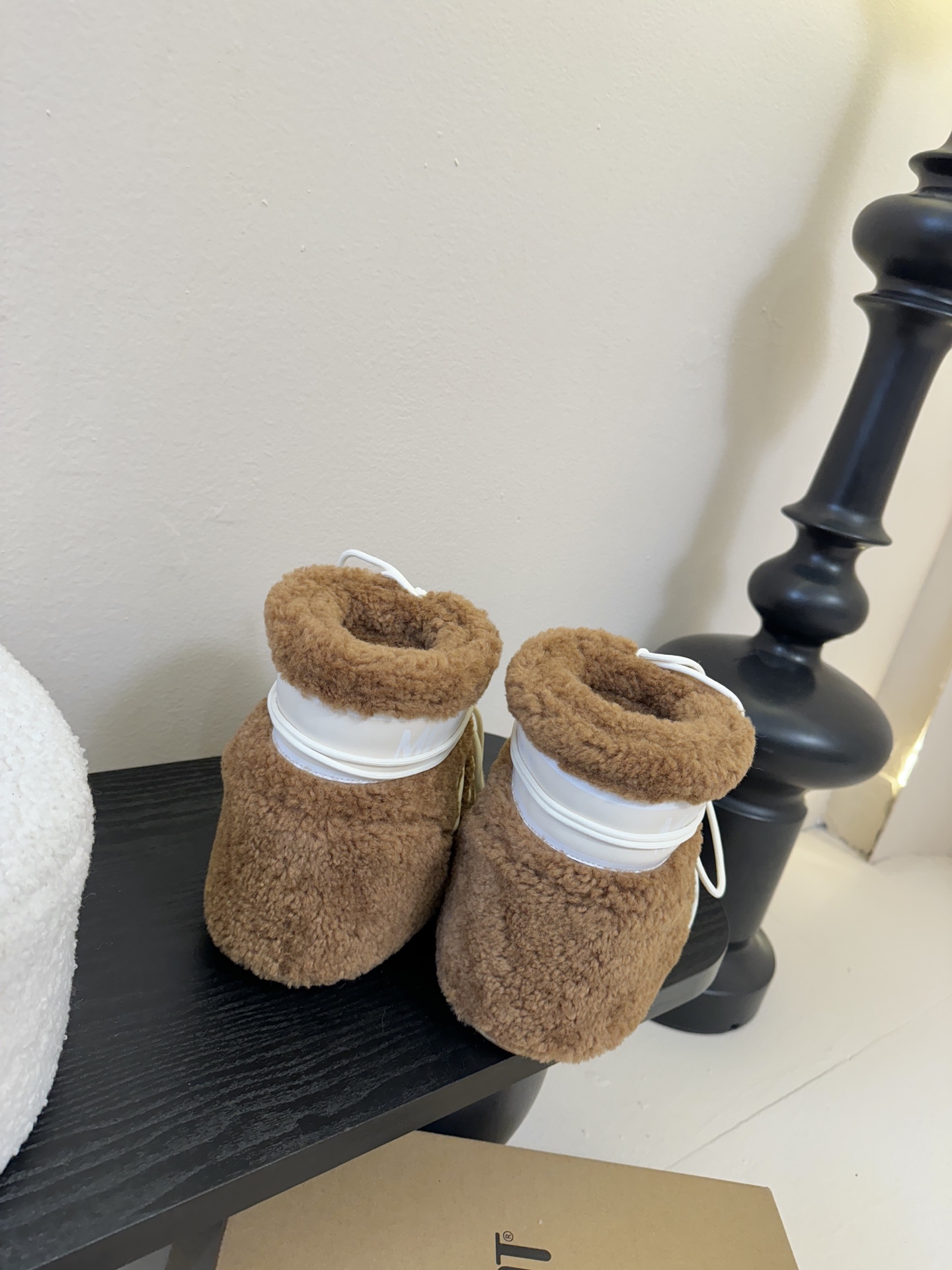 Moonboot这月亮雪地靴很出圈吗？去年这靴子看到好多辣妹子在穿搭配都是1.7的即视感！巨显腿长那种！