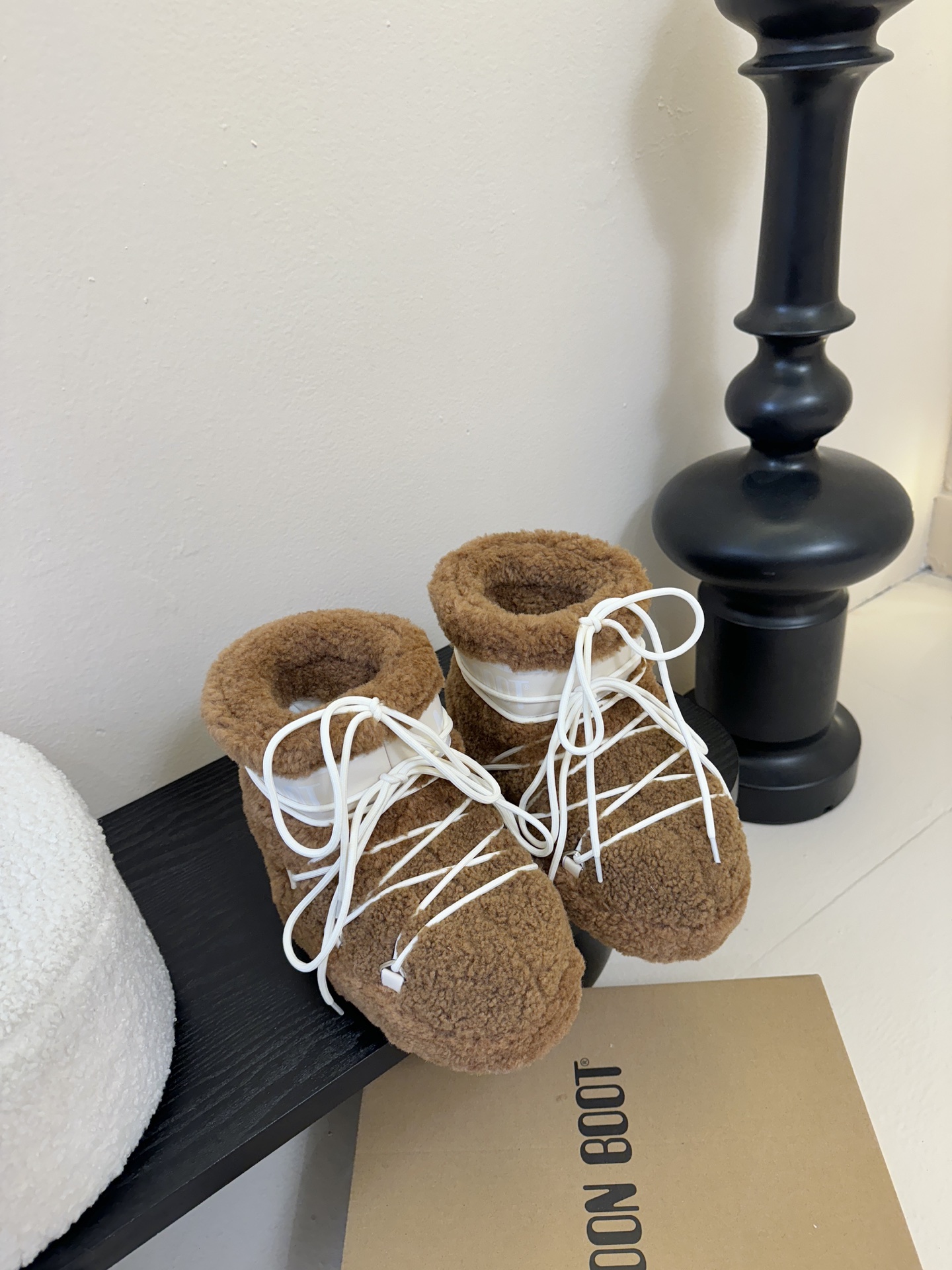 Moonboot这月亮雪地靴很出圈吗？去年这靴子看到好多辣妹子在穿搭配都是1.7的即视感！巨显腿长那种！