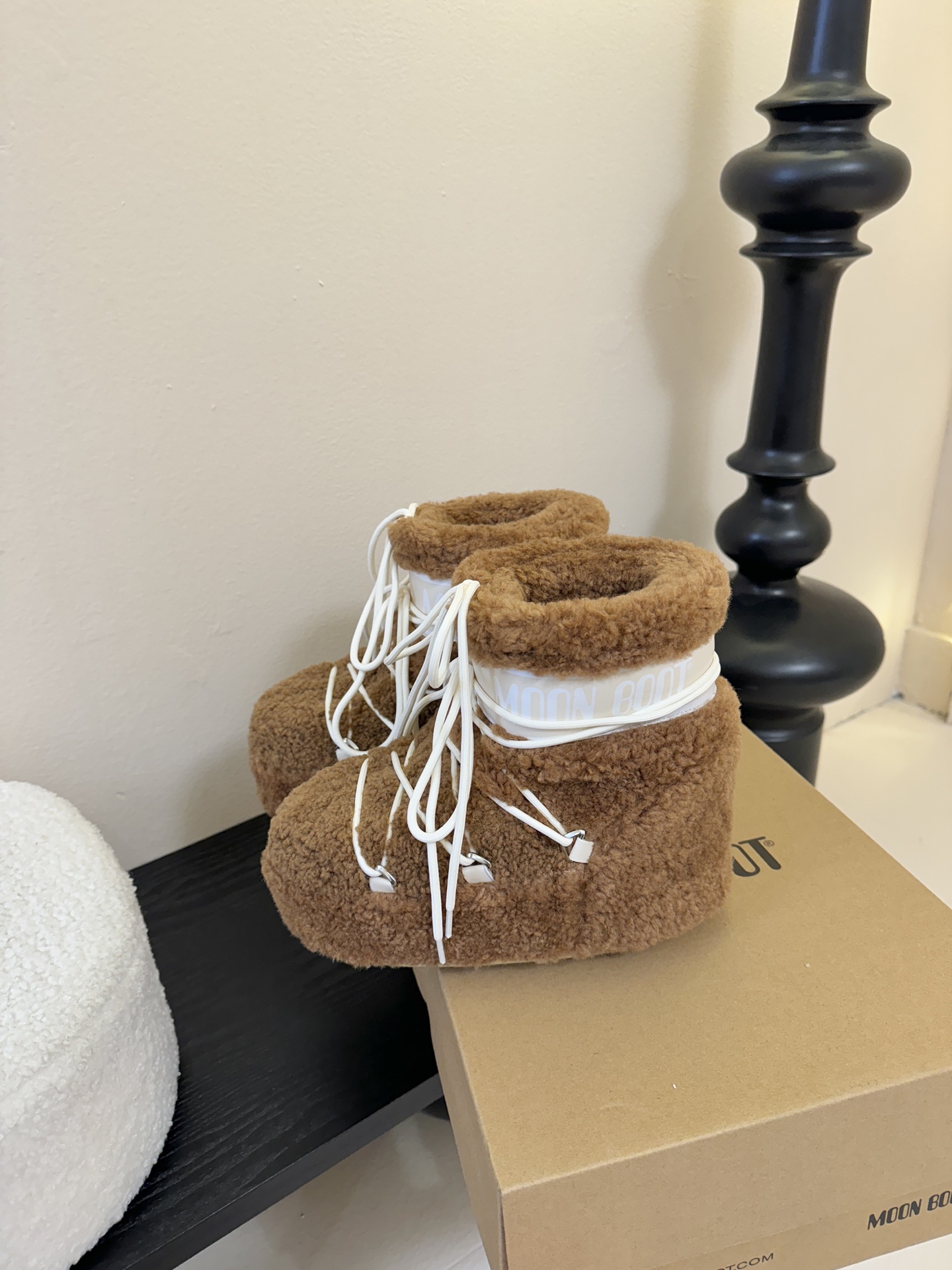 Moonboot这月亮雪地靴很出圈吗？去年这靴子看到好多辣妹子在穿搭配都是1.7的即视感！巨显腿长那种！