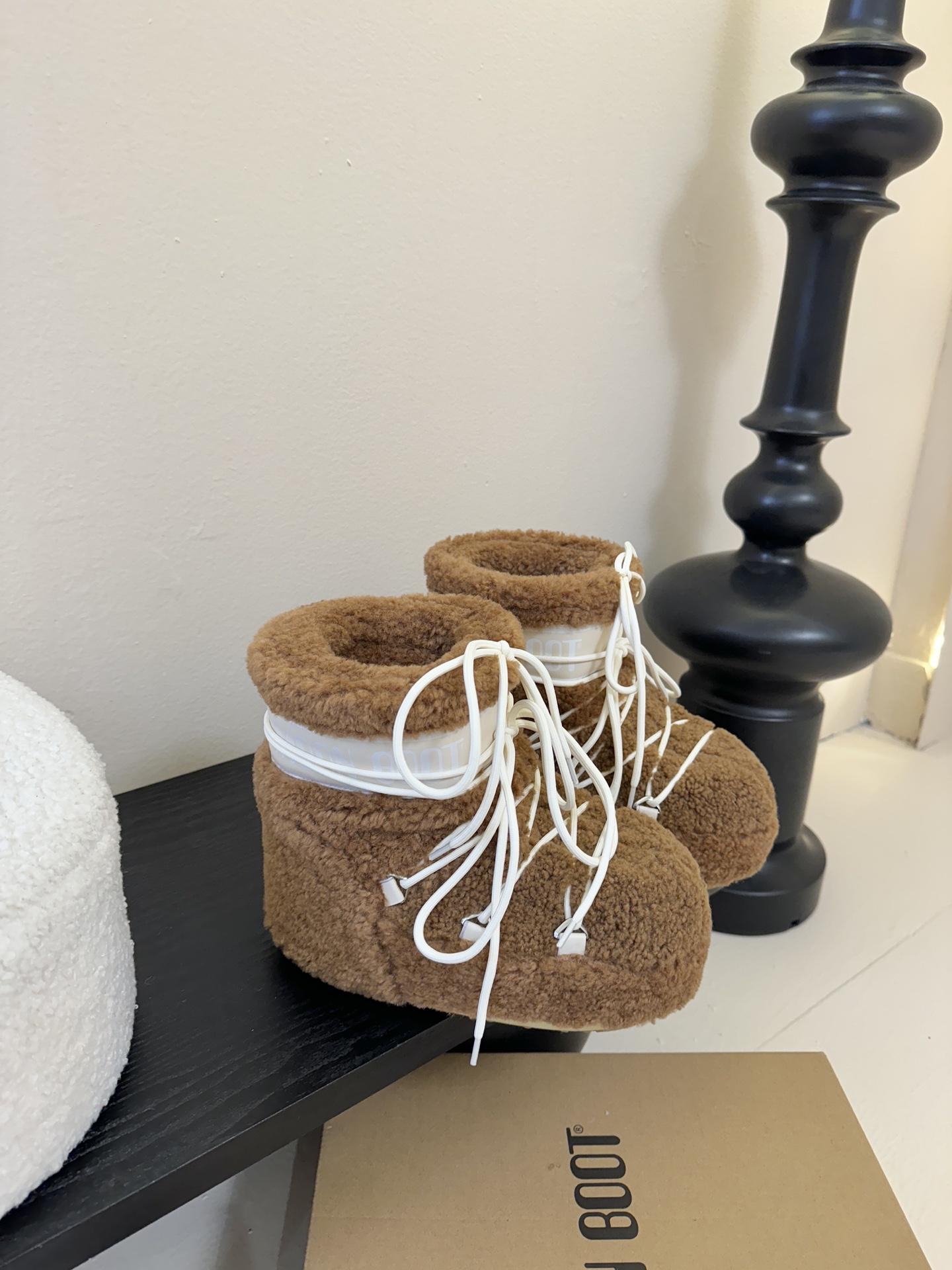 Moonboot这月亮雪地靴很出圈吗？去年这靴子看到好多辣妹子在穿搭配都是1.7的即视感！巨显腿长那种！