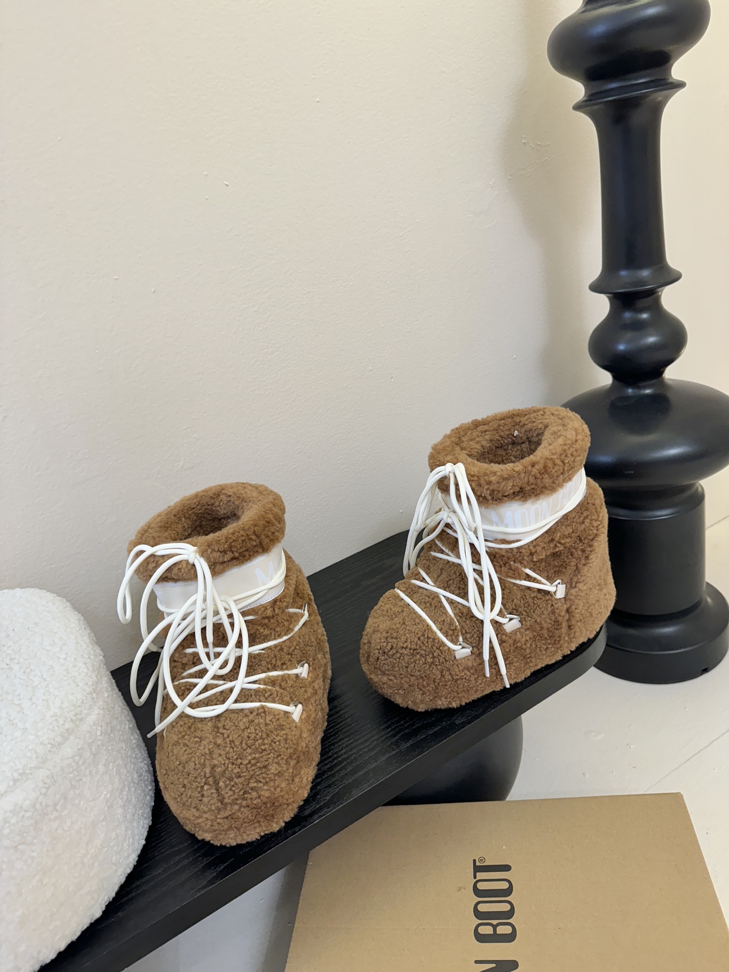 Moonboot这月亮雪地靴很出圈吗？去年这靴子看到好多辣妹子在穿搭配都是1.7的即视感！巨显腿长那种！