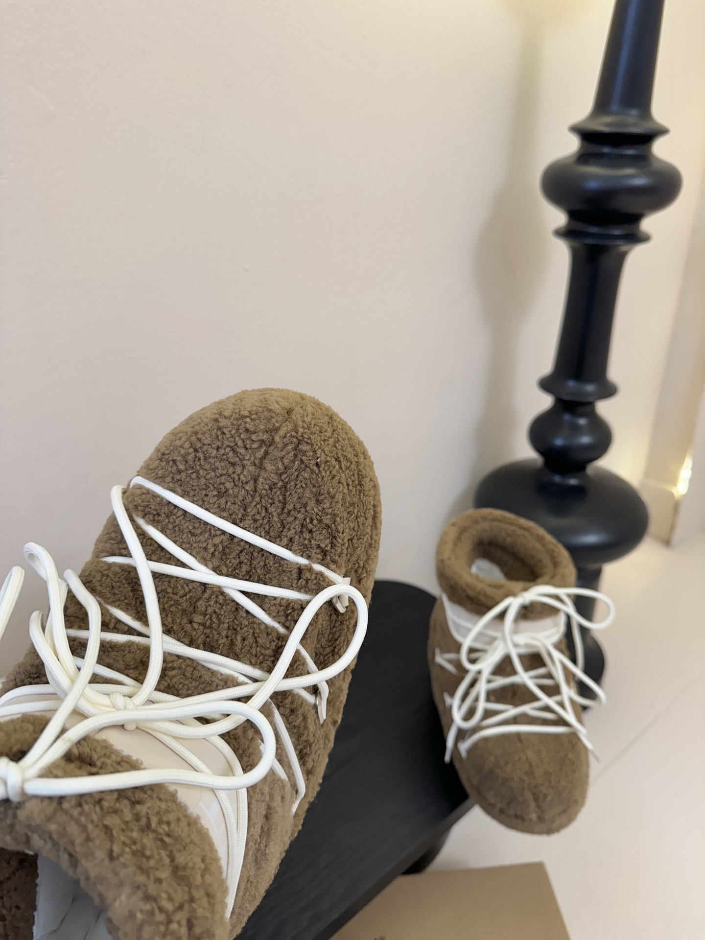 Moonboot这月亮雪地靴很出圈吗？去年这靴子看到好多辣妹子在穿搭配都是1.7的即视感！巨显腿长那种！