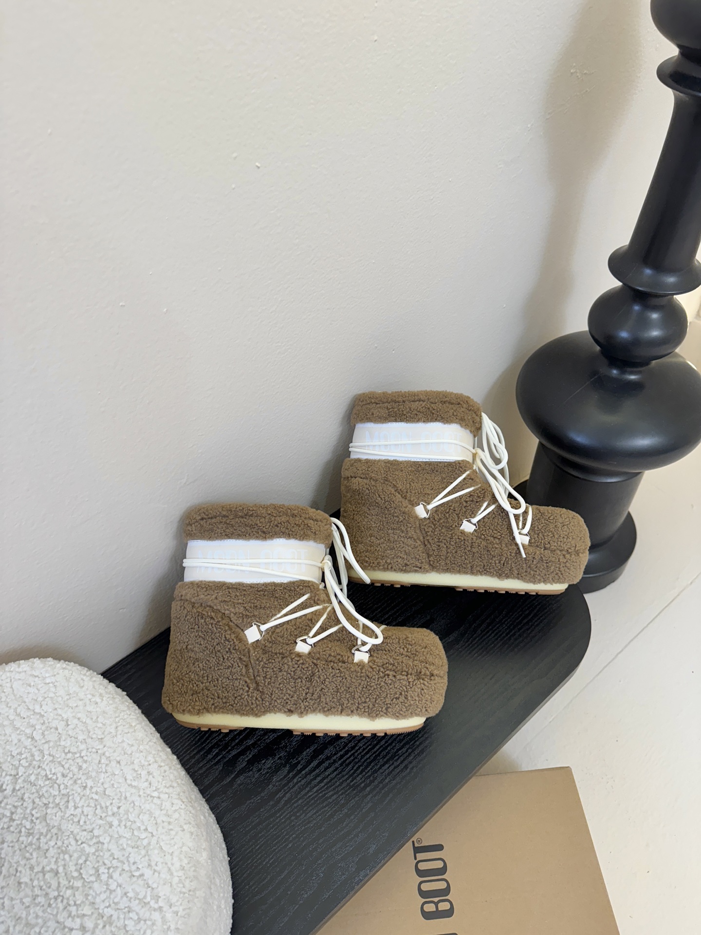 Moonboot这月亮雪地靴很出圈吗？去年这靴子看到好多辣妹子在穿搭配都是1.7的即视感！巨显腿长那种！